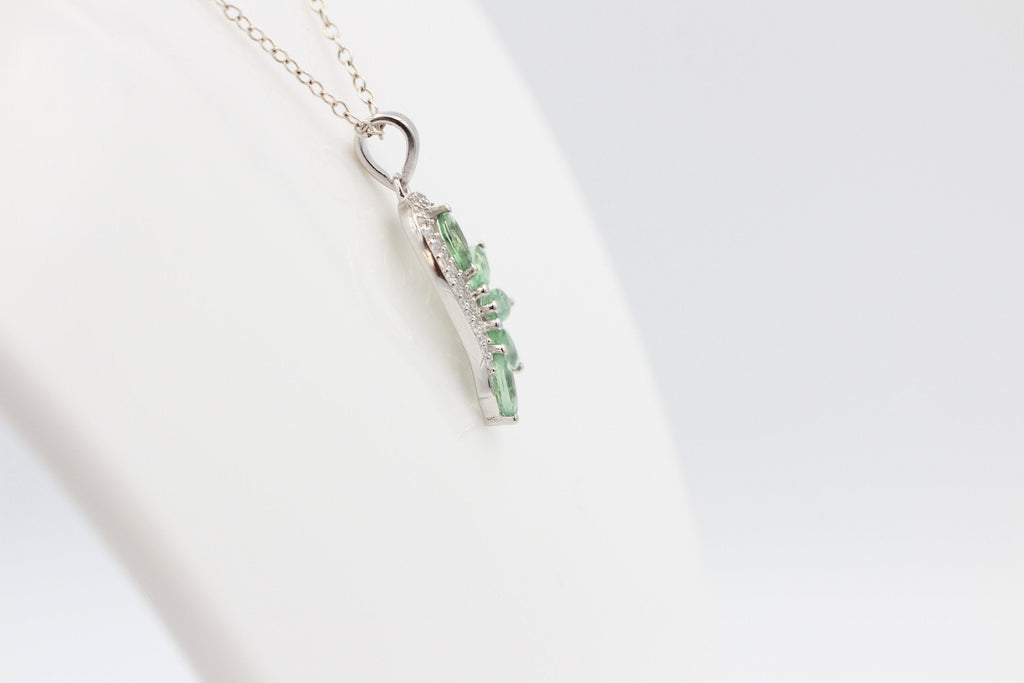 1,26 Carat grüner Kyxanit Anhänger 925 Silber Collier Kette Mintfarbener Kyanit