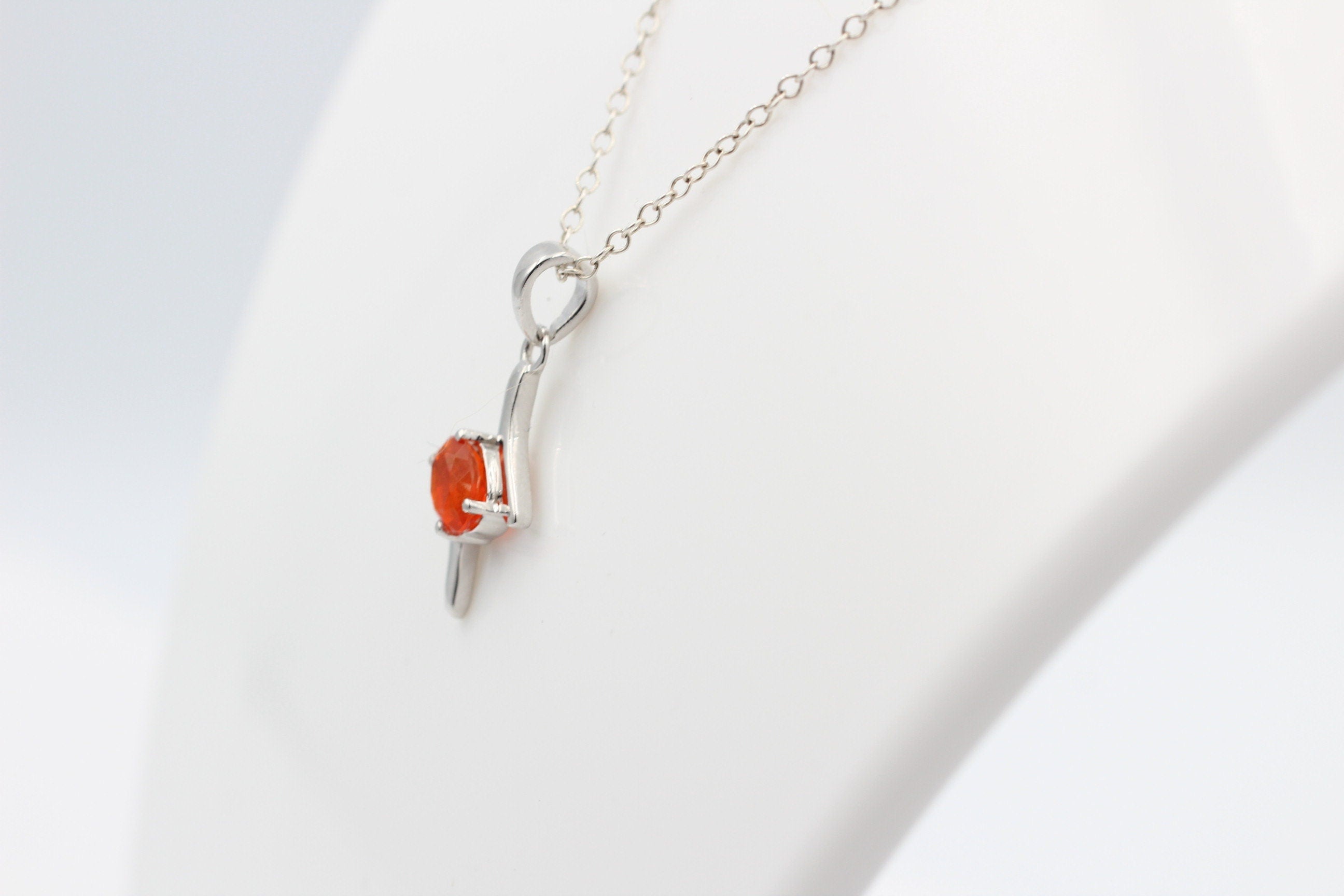 0,72 Carat orange äthiopische Opal Anhänger 925 Silber Welo Opal seltener Opal aus Afrika