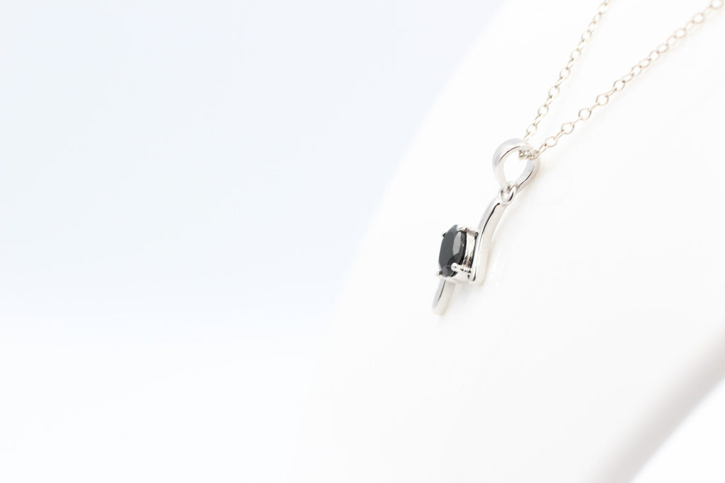 0,72 Carat schwarzer Onyx Anhänger 925 Silber Collier Kette schwarzer Edelstein