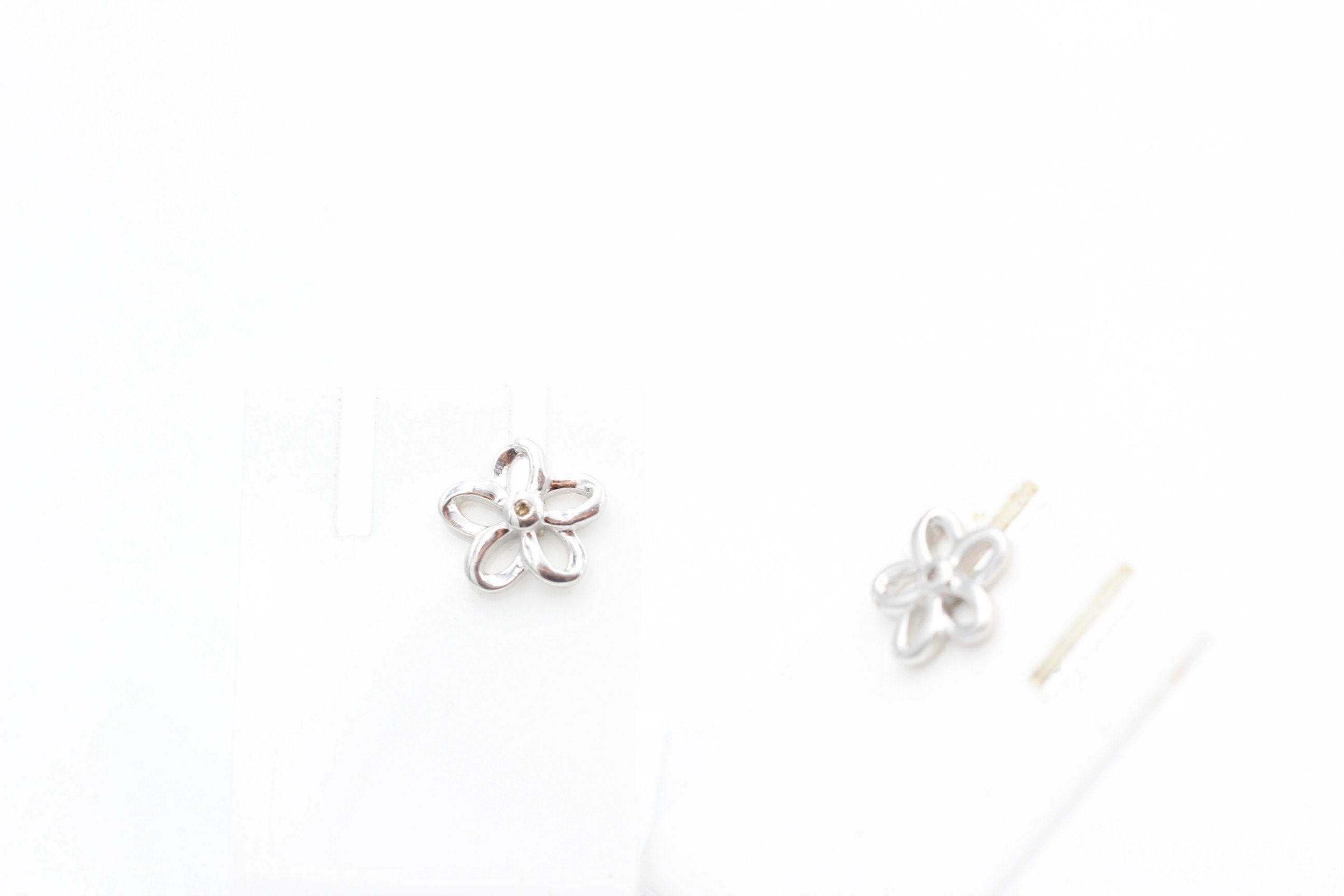 0,02 Carat champagner Diamant Blumen Ohrstecker 925 Silber G- H / I2-I3 Top Edel