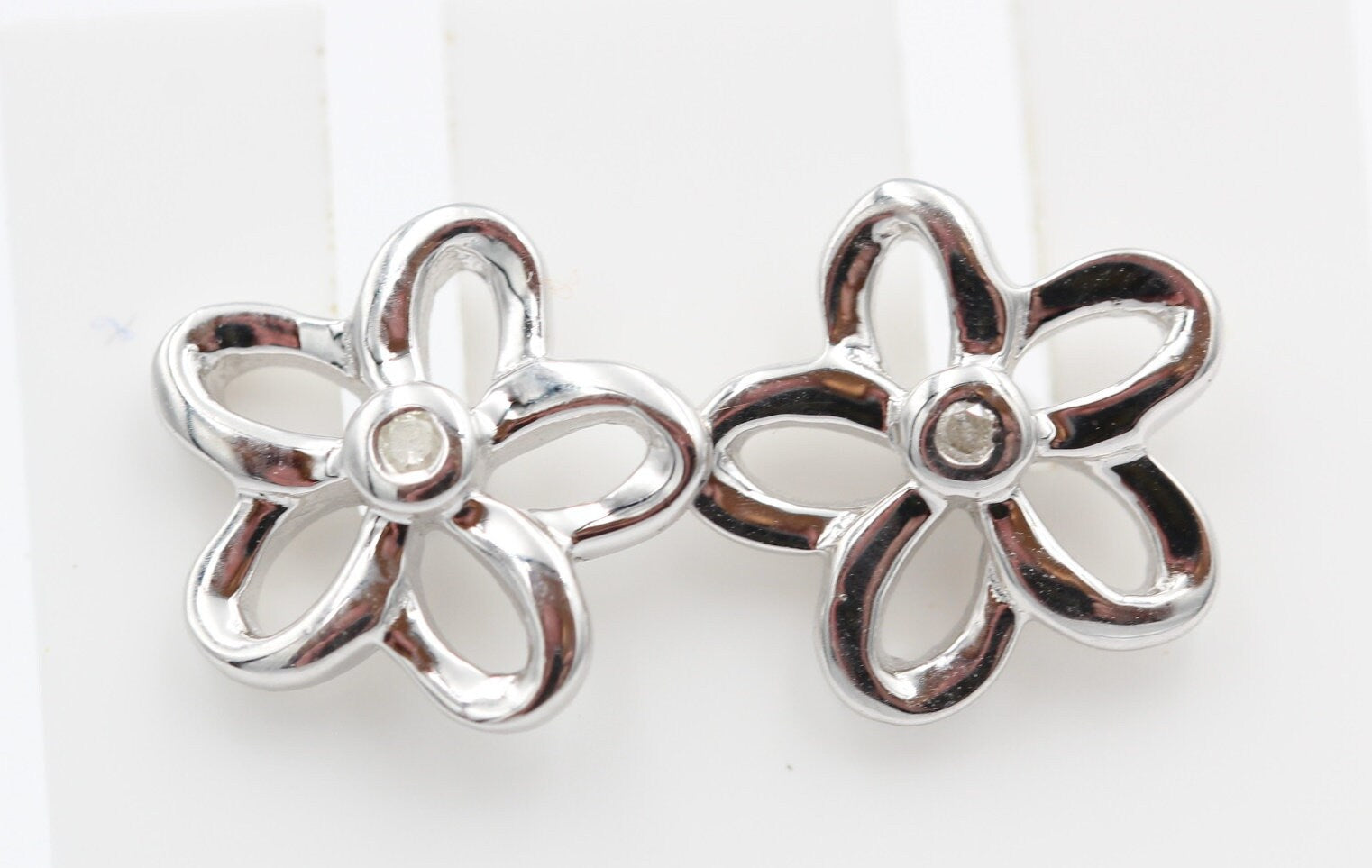 0,02 Carat weißer Diamant Blumen Ohrstecker 925 Silber I2-I3 Top Diamantschmuck