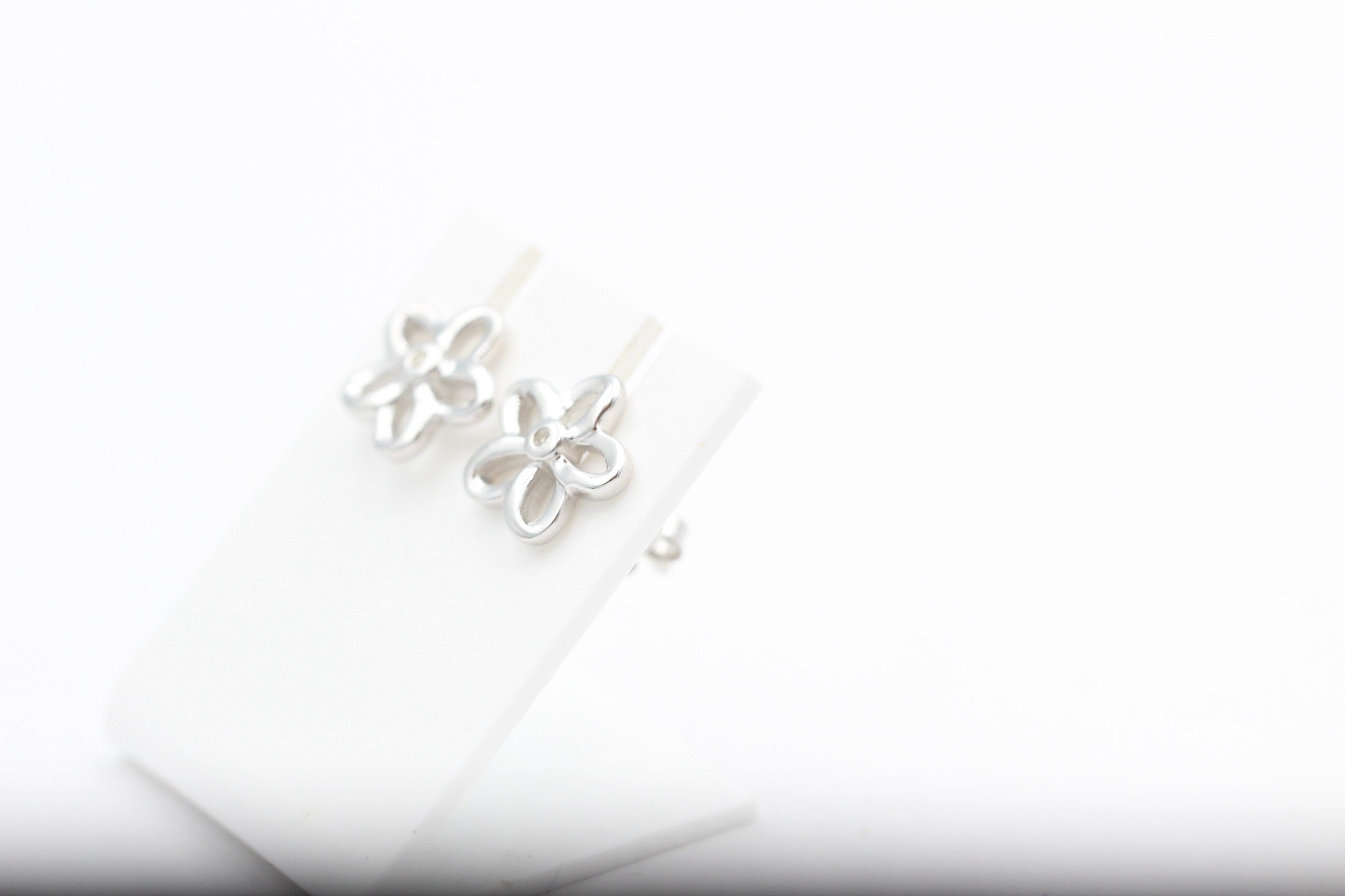 0,02 Carat weißer Diamant Blumen Ohrstecker 925 Silber I2-I3 Top Diamantschmuck