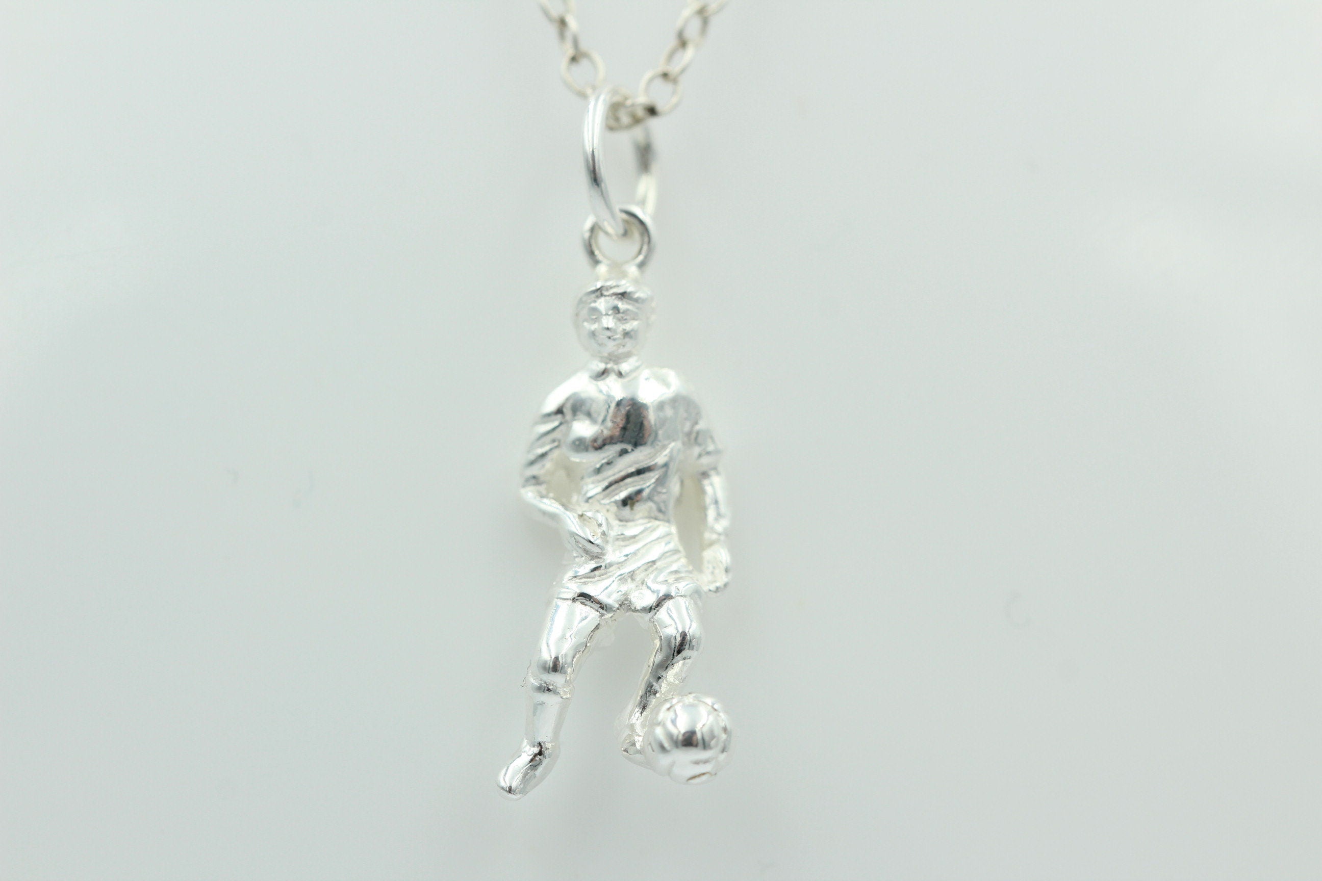 Anhänger Fußballer 925 Silber plastisher Fußballer Top Anhänger in Silber