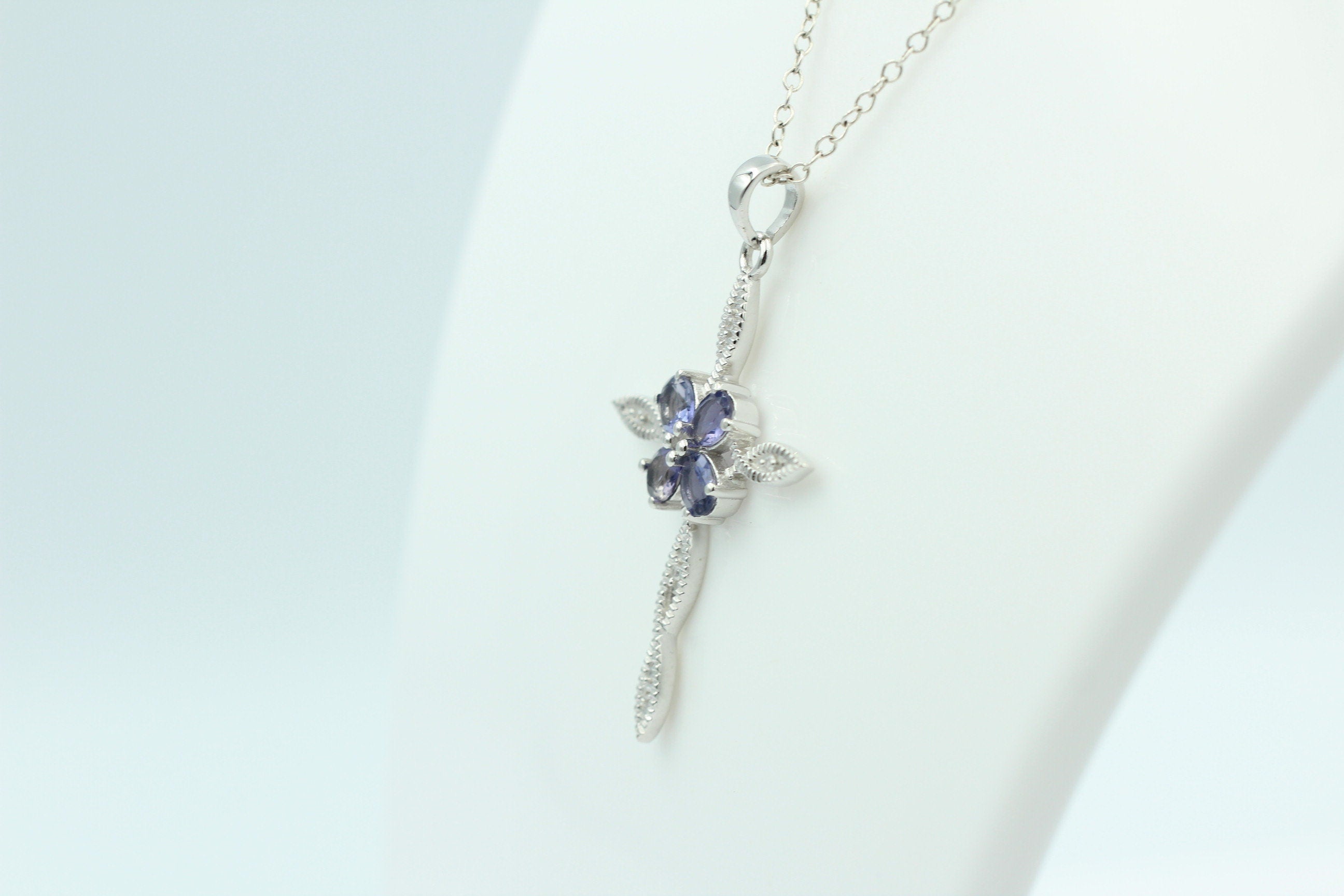 1,6 Carat Iolith Kreuz Anhänger 925 Silber Collier Kette Wassersaphir Luchssaphir