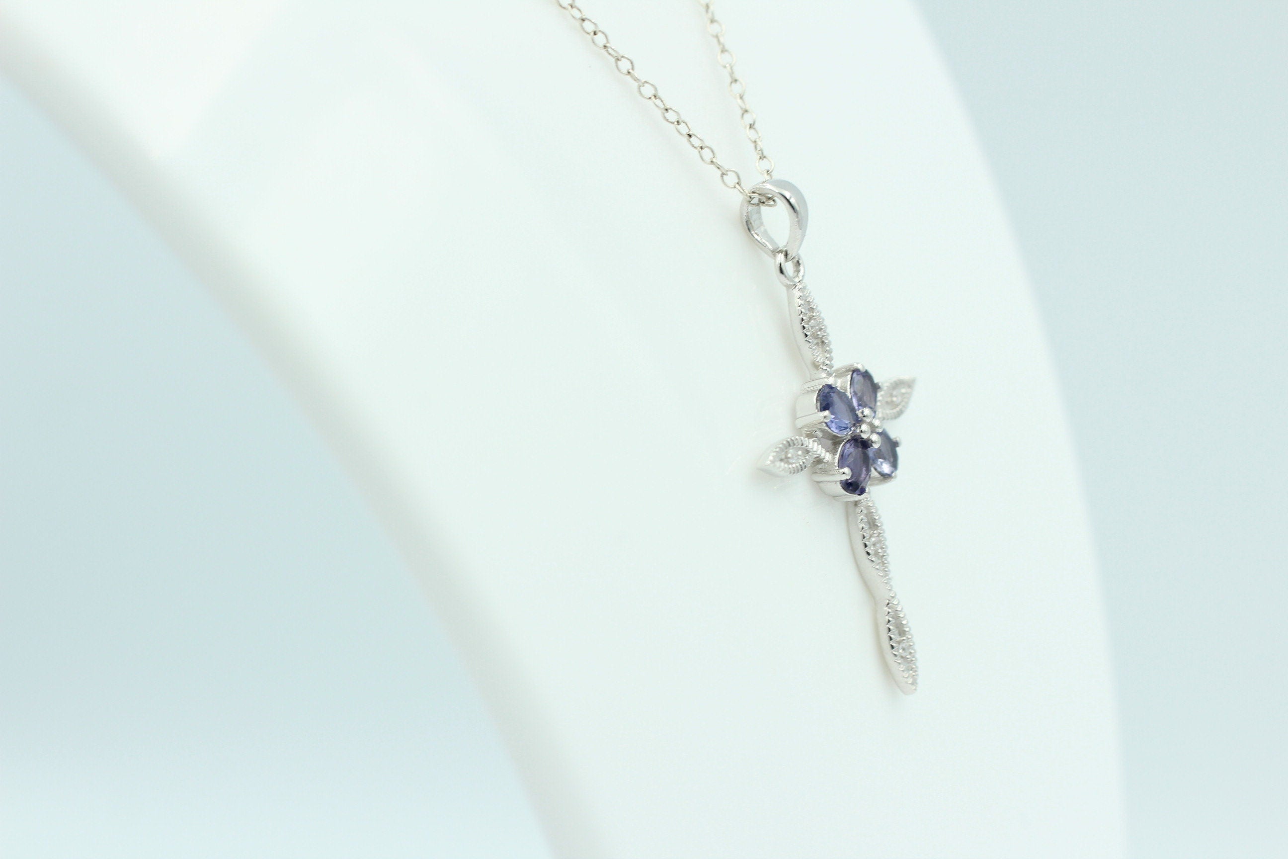 1,6 Carat Iolith Kreuz Anhänger 925 Silber Collier Kette Wassersaphir Luchssaphir