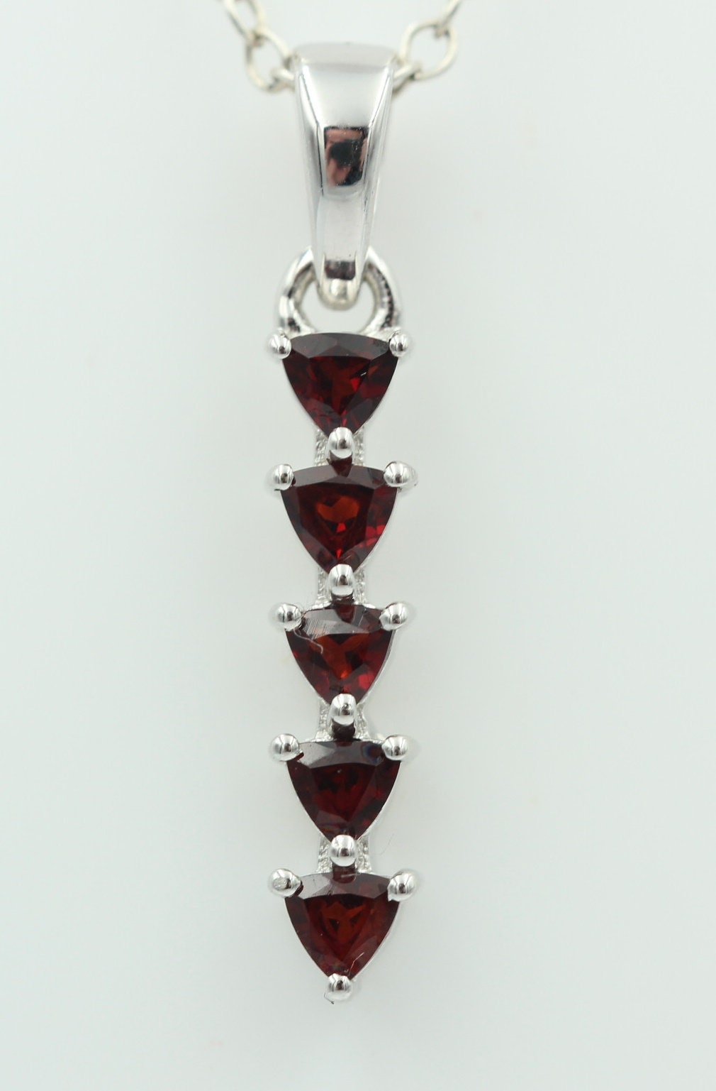 Edler 1,0 Carat Granat  Anhänger 925 Sterling Silber  Blutroter Edelstein