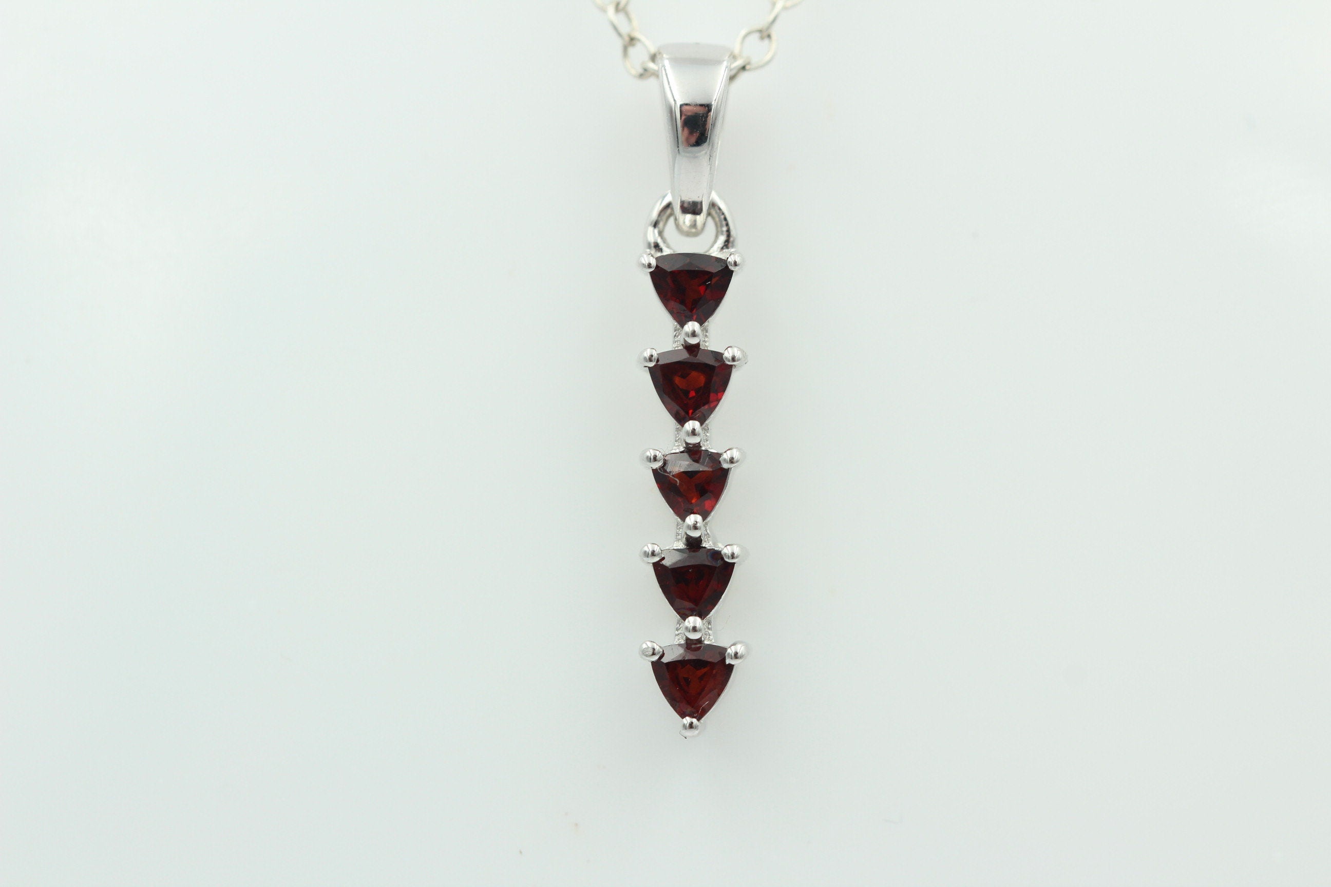 Edler 1,0 Carat Granat  Anhänger 925 Sterling Silber  Blutroter Edelstein