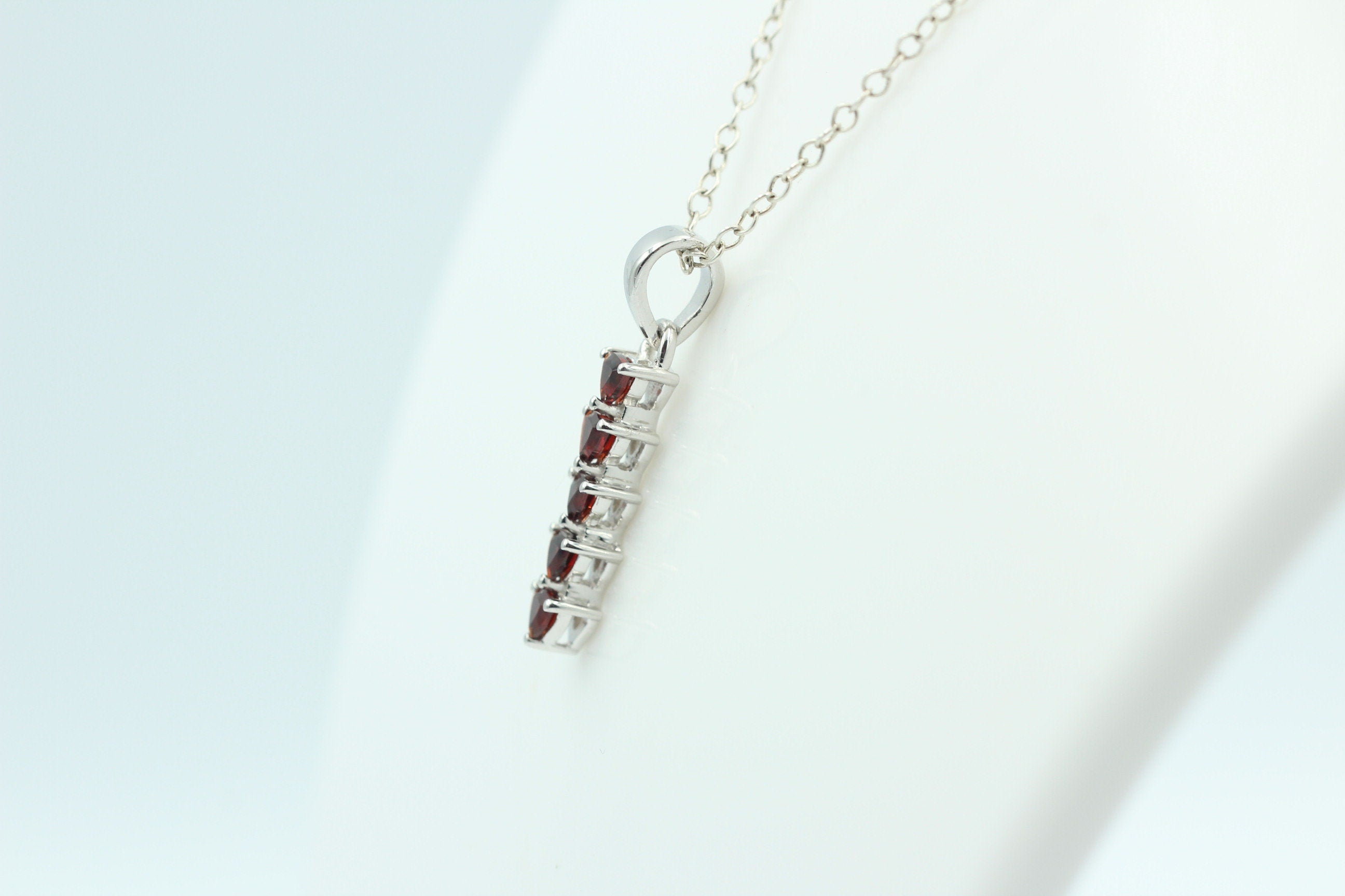 Edler 1,0 Carat Granat  Anhänger 925 Sterling Silber  Blutroter Edelstein
