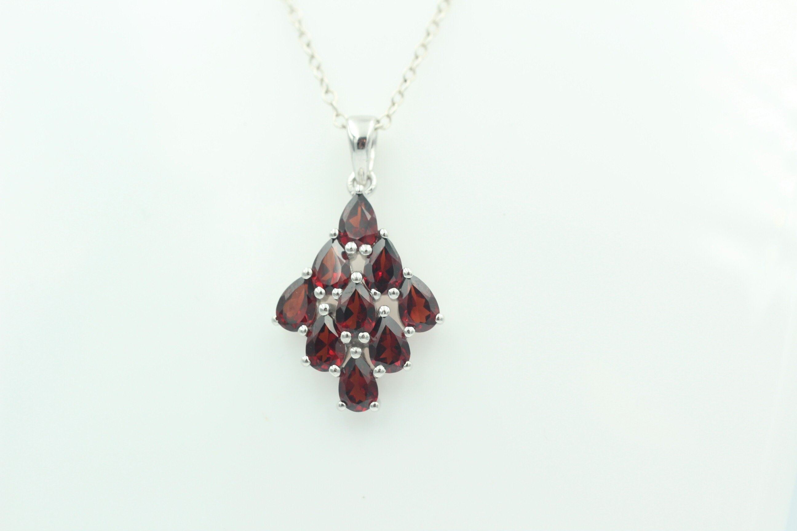 Edler 3,45 Carat Granat Anhänger 925 Silber blutroter Edelstein Top