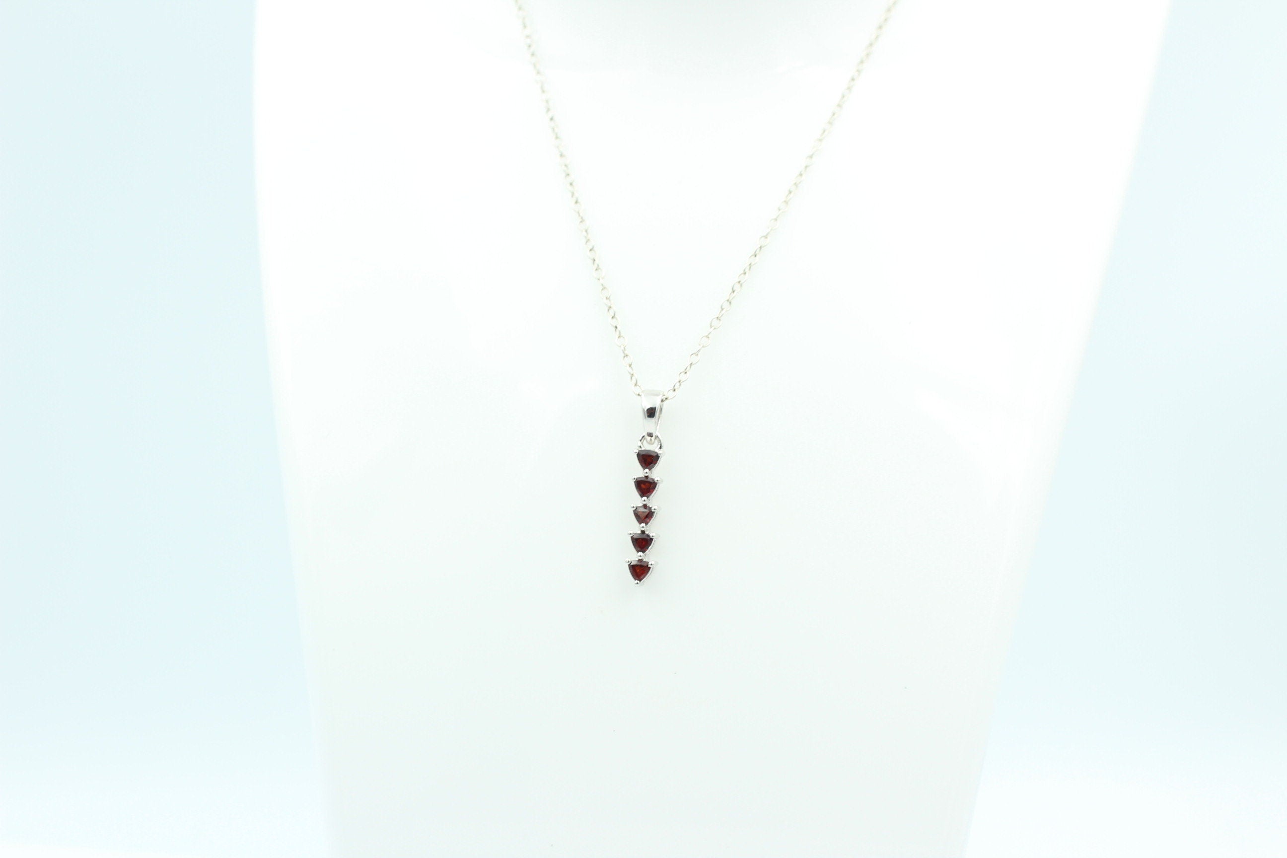Edler 1,0 Carat Granat  Anhänger 925 Sterling Silber  Blutroter Edelstein