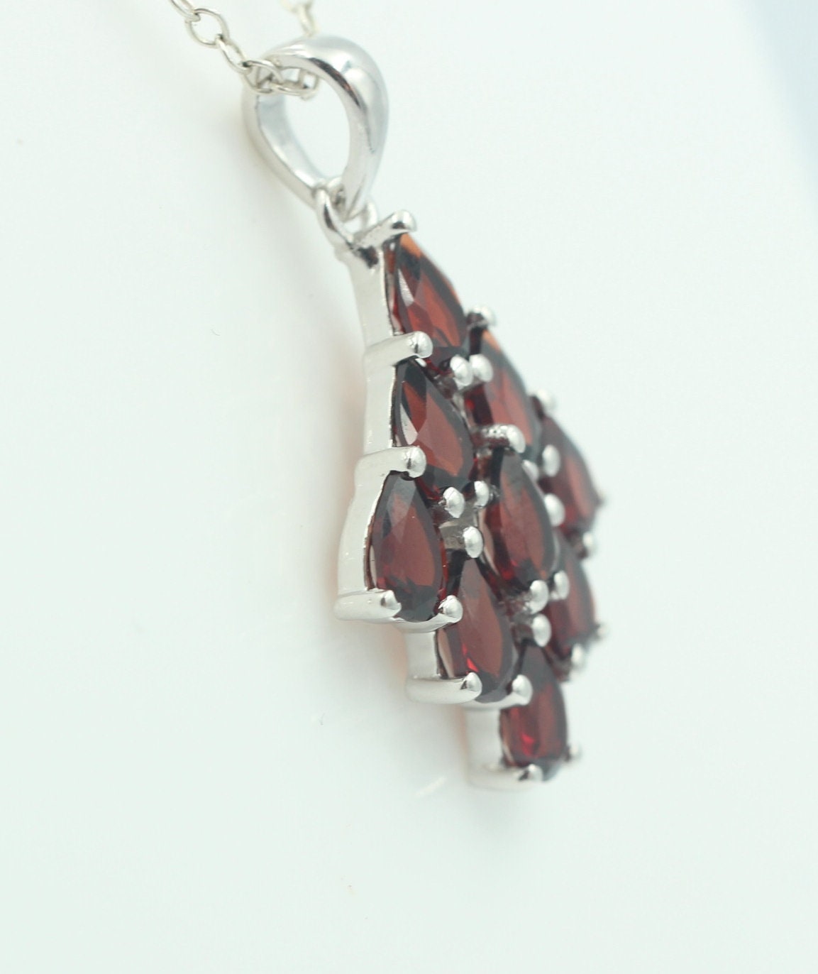 Edler 3,45 Carat Granat Anhänger 925 Silber blutroter Edelstein Top