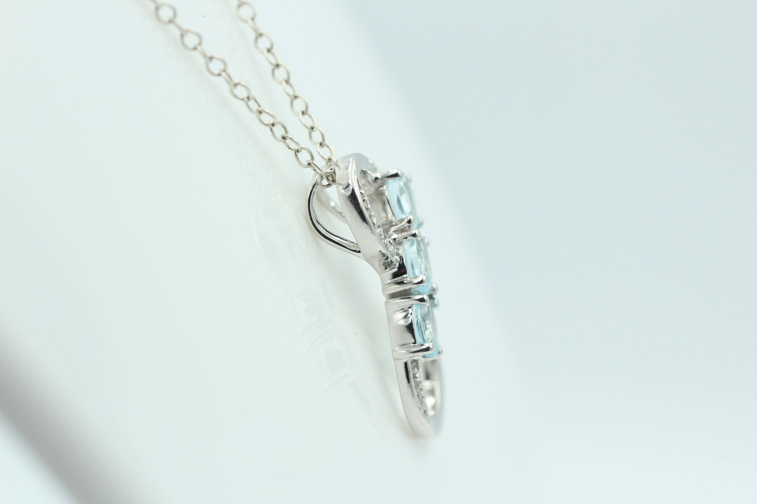 0,72 Carat Blautopas Anhänger Unendlichkeit 925 Silber Infinity