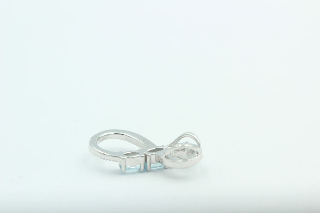 0,72 Carat Blautopas Anhänger Unendlichkeit 925 Silber Infinity