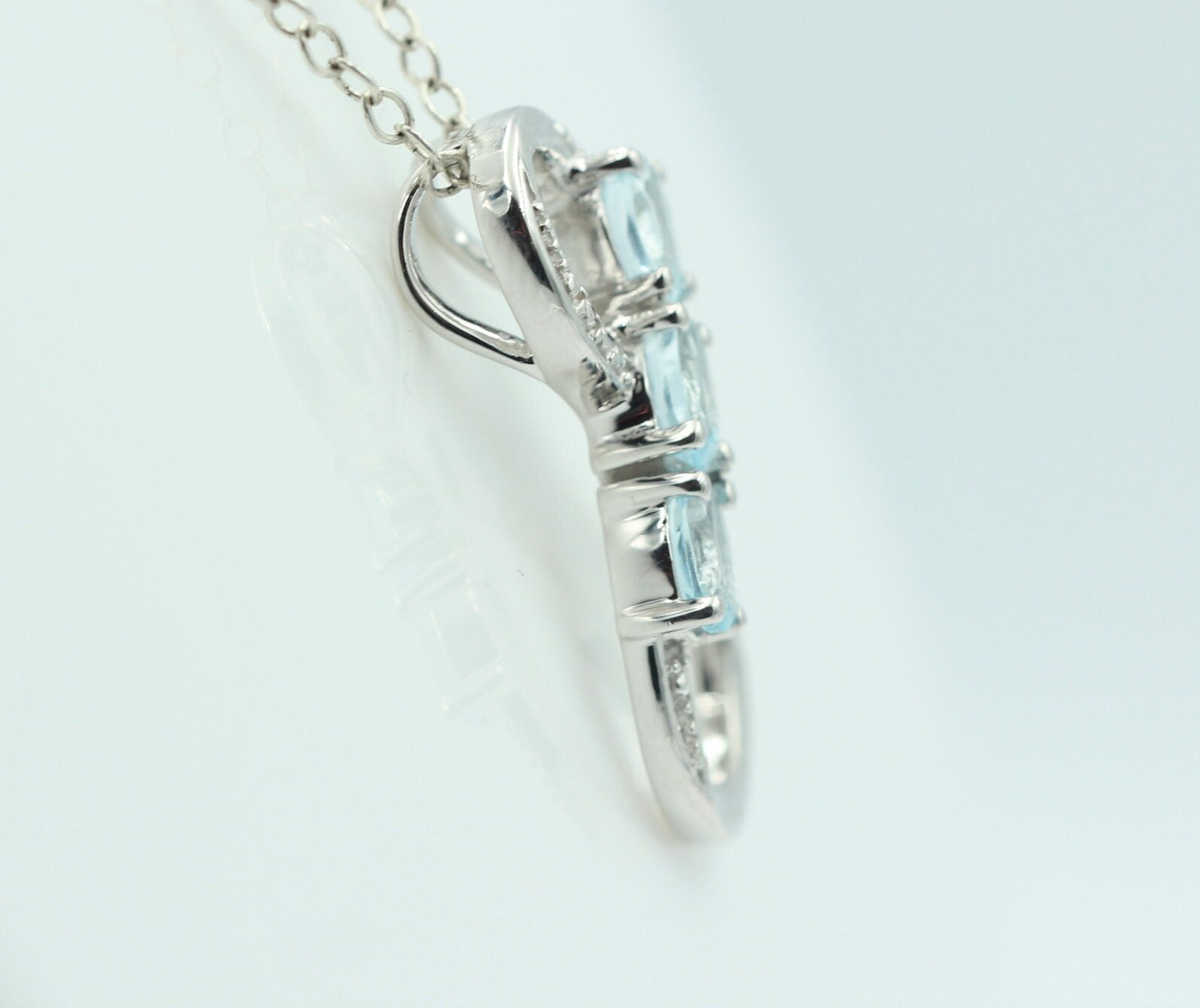 0,72 Carat Blautopas Anhänger Unendlichkeit 925 Silber Infinity