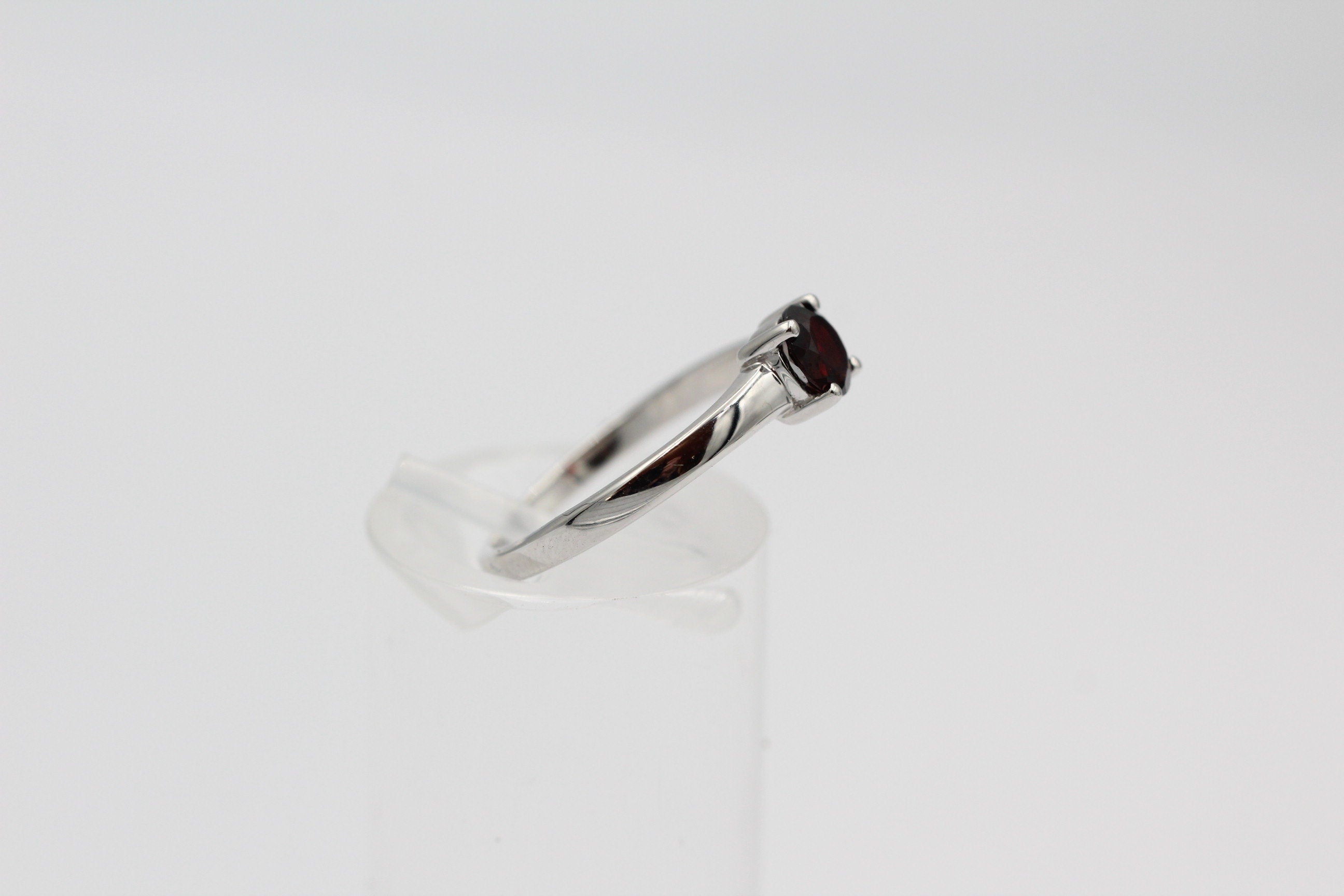 Edler 1,15 Carat Granat Ring 925 Silber Fingerring blutrot  9 / 16 / 60