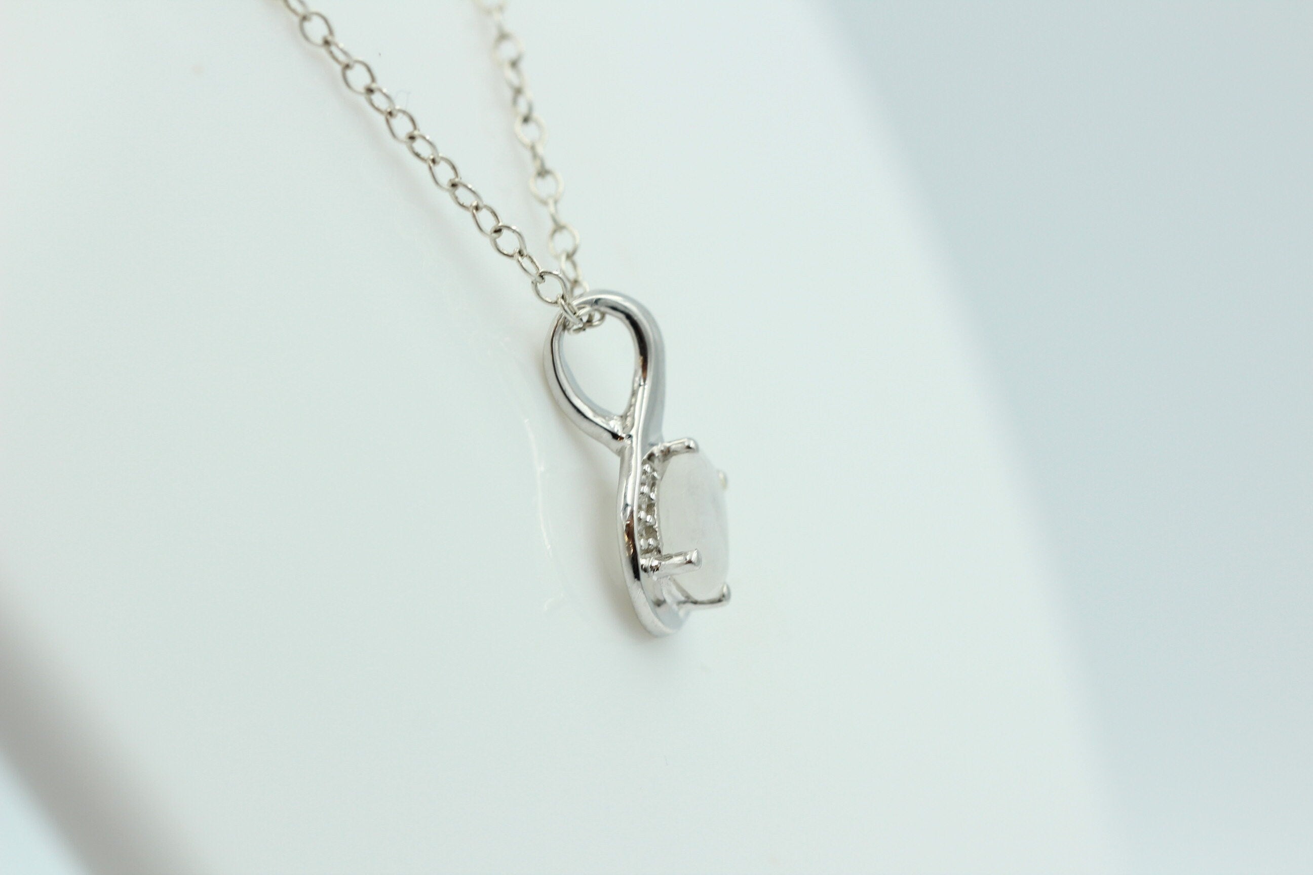 1,12 Carat Regenbogen Mondstein Anhänger 925 Silber Collier Kette mit Zirkonia