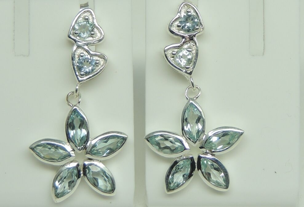 1,55 Carat Blautopas Blumen Ohrstecker, Ohrhanger,925 Silber mit Herzen