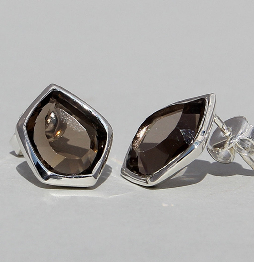 Campur Design 6,9 Carat Rauchquarz Ohstecker 925 Silber Pentagon Schliff Top