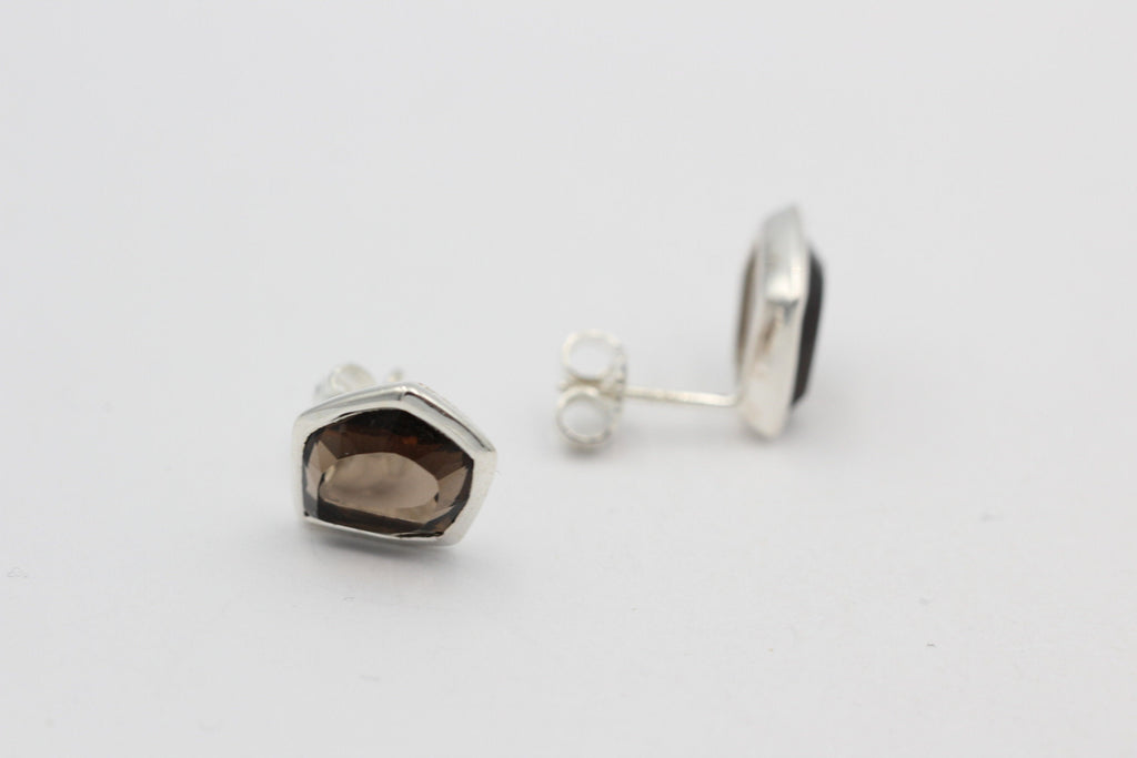 Campur Design 6,9 Carat Rauchquarz Ohstecker 925 Silber Pentagon Schliff Top
