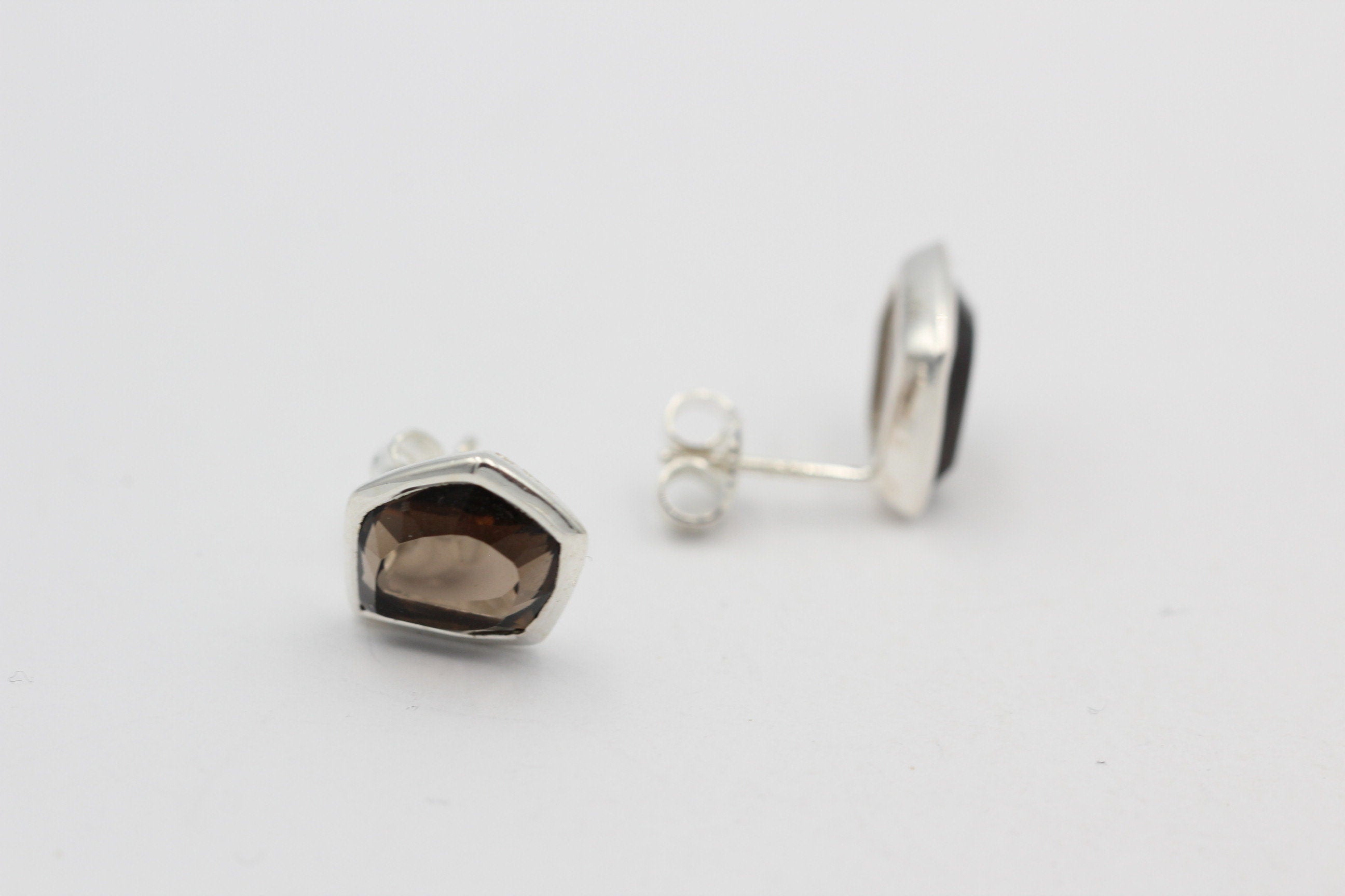 Campur Design 6,9 Carat Rauchquarz Ohstecker 925 Silber Pentagon Schliff Top