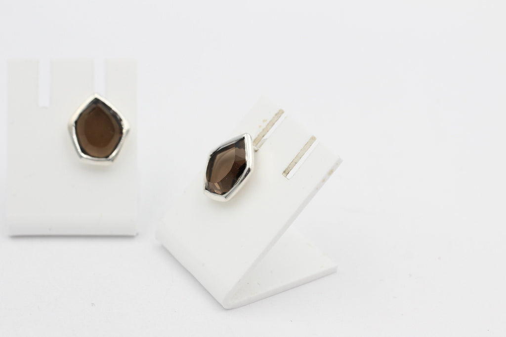 Campur Design 6,9 Carat Rauchquarz Ohstecker 925 Silber Pentagon Schliff Top