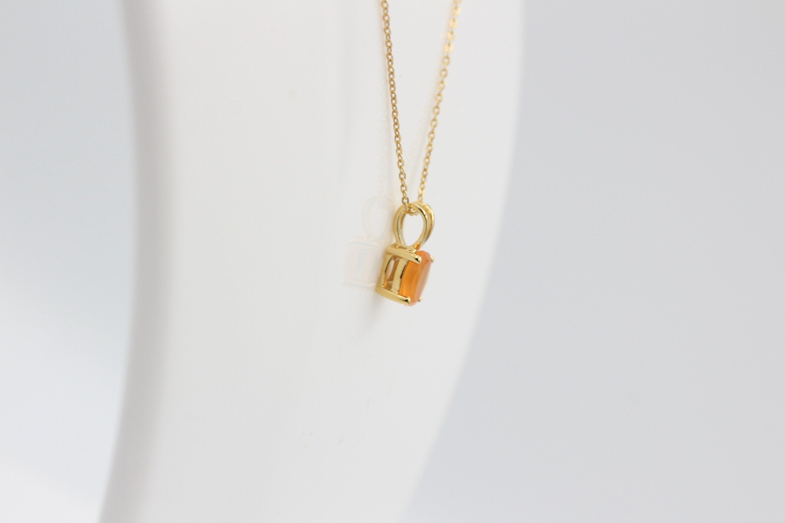 0,75 Carat leuchtender Carneol Anhänger 925 Silber Collier Kette vergoldet