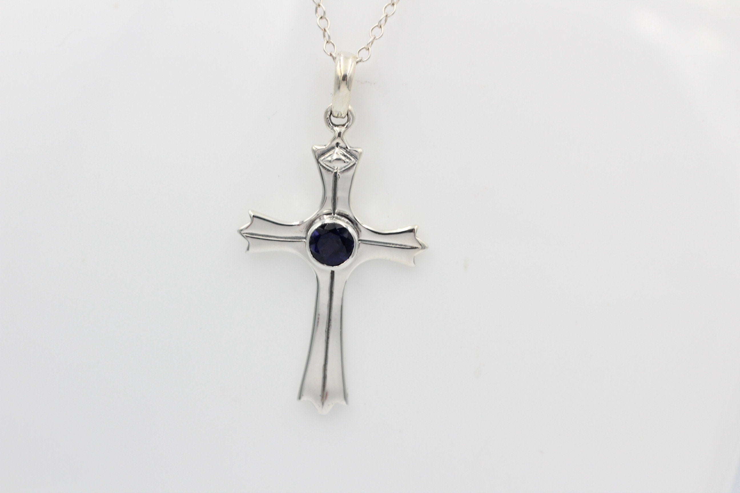 0,36 Carat Iolith Kreuz Anhänger 925 Silber Wassersaphir Luchssaphir