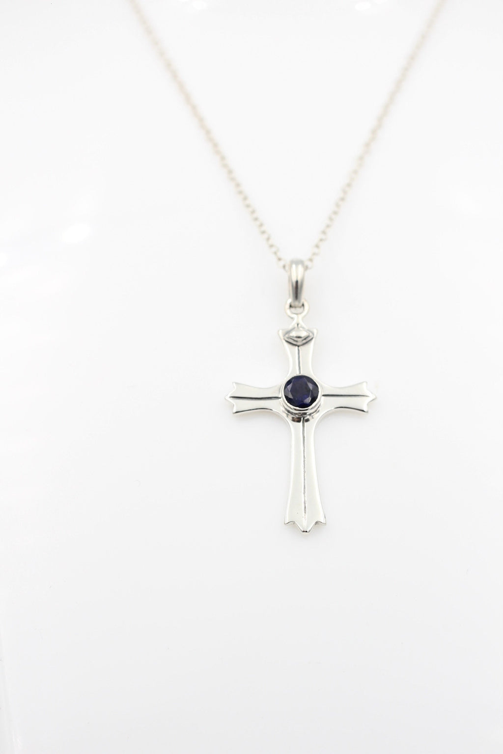 0,36 Carat Iolith Kreuz Anhänger 925 Silber Wassersaphir Luchssaphir