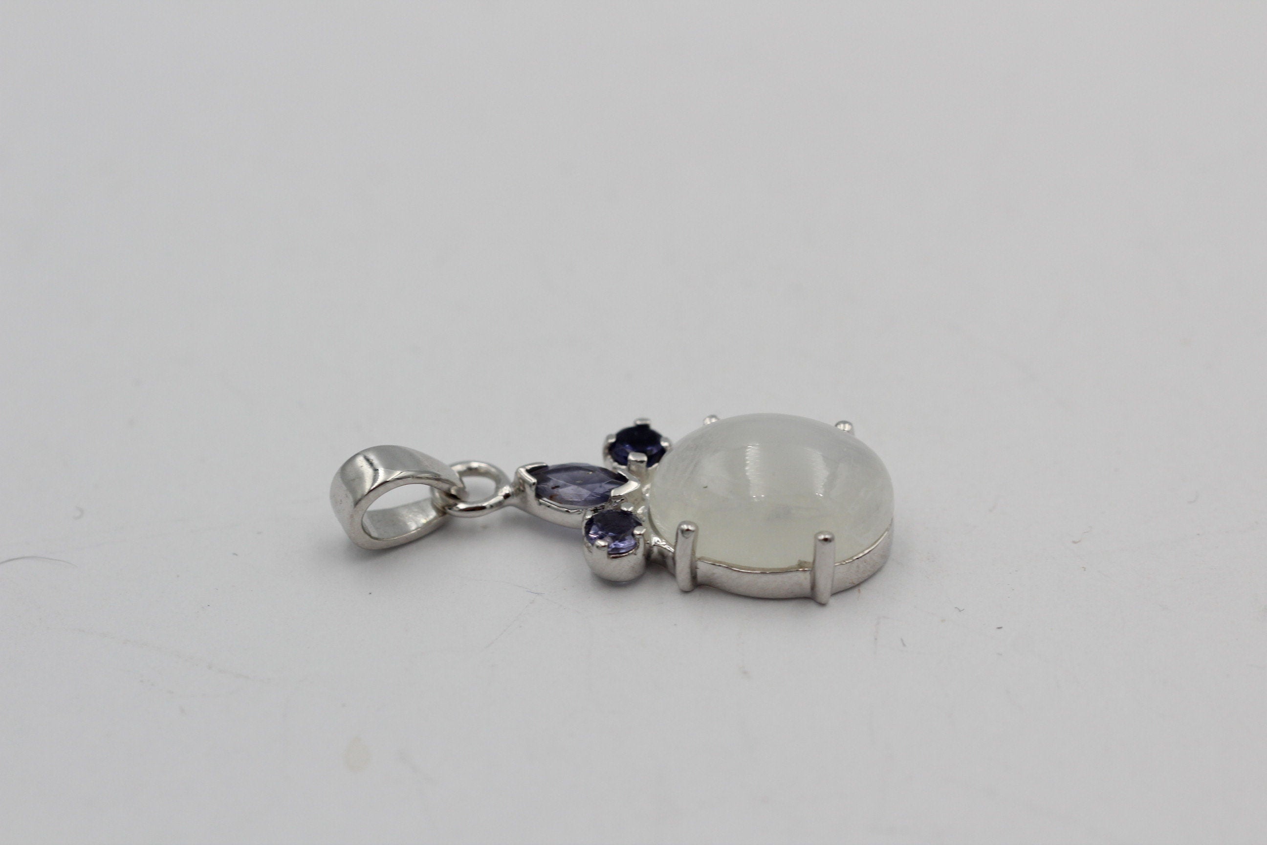 6,25 Carat Mondstein Iolith Anhänger 925 Silber Collier Kette Wassersaphir Top