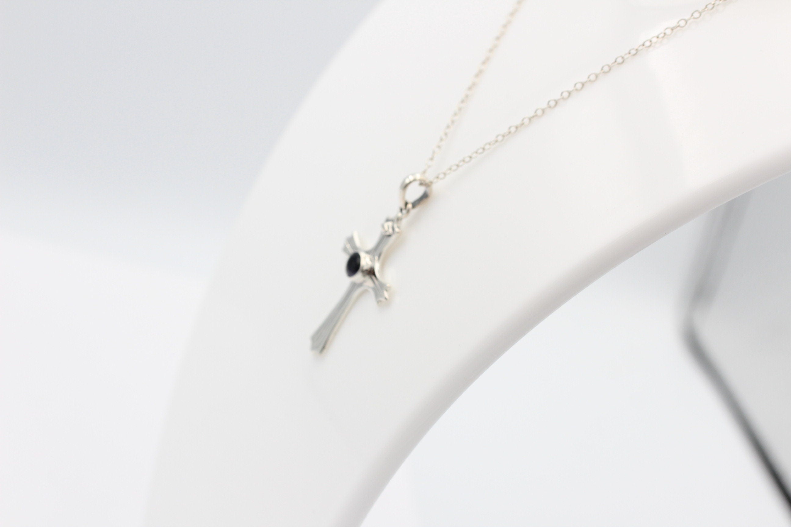 0,36 Carat Iolith Kreuz Anhänger 925 Silber Wassersaphir Luchssaphir