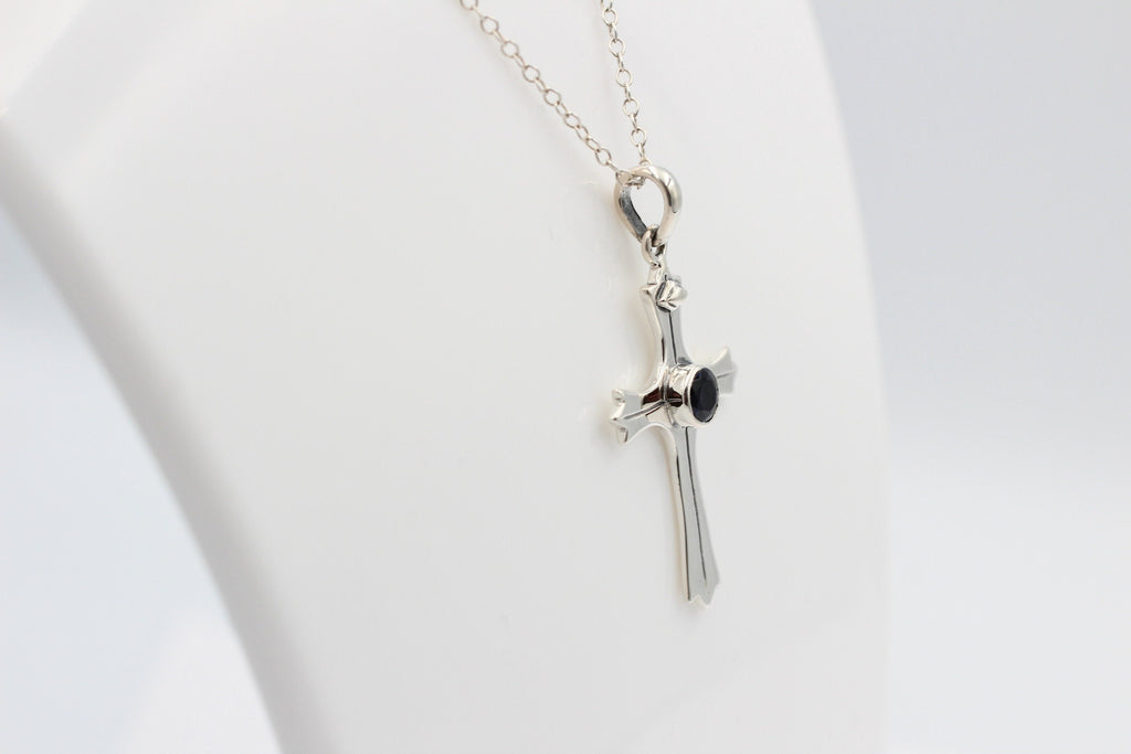 0,36 Carat Iolith Kreuz Anhänger 925 Silber Wassersaphir Luchssaphir