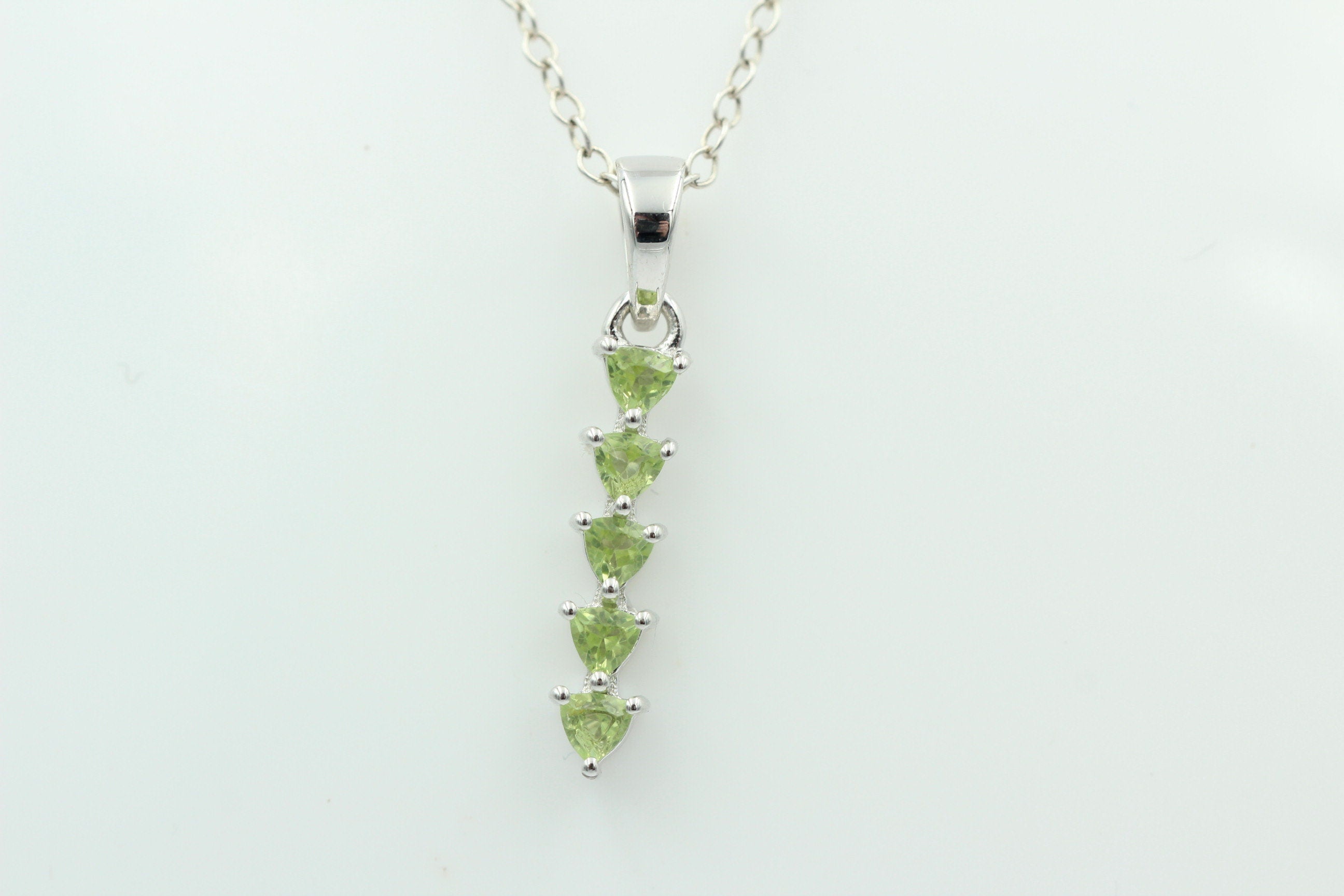 Edler 1,0 Carat Peridot Anhänger 925 Sterling Silber  Olivin