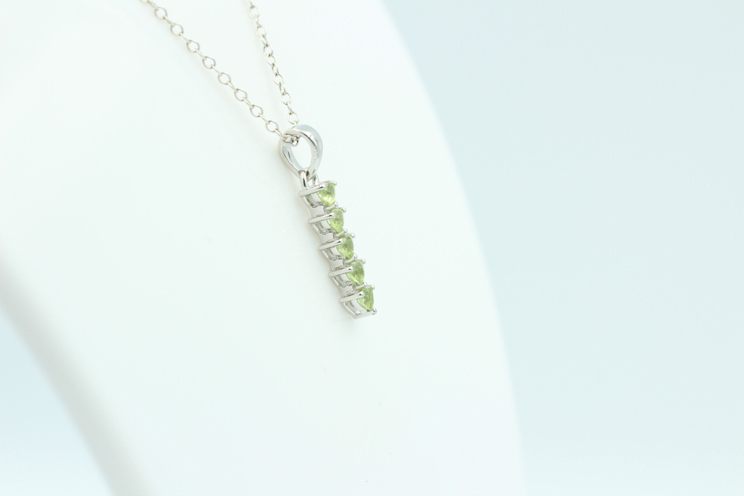 Edler 1,0 Carat Peridot Anhänger 925 Sterling Silber  Olivin