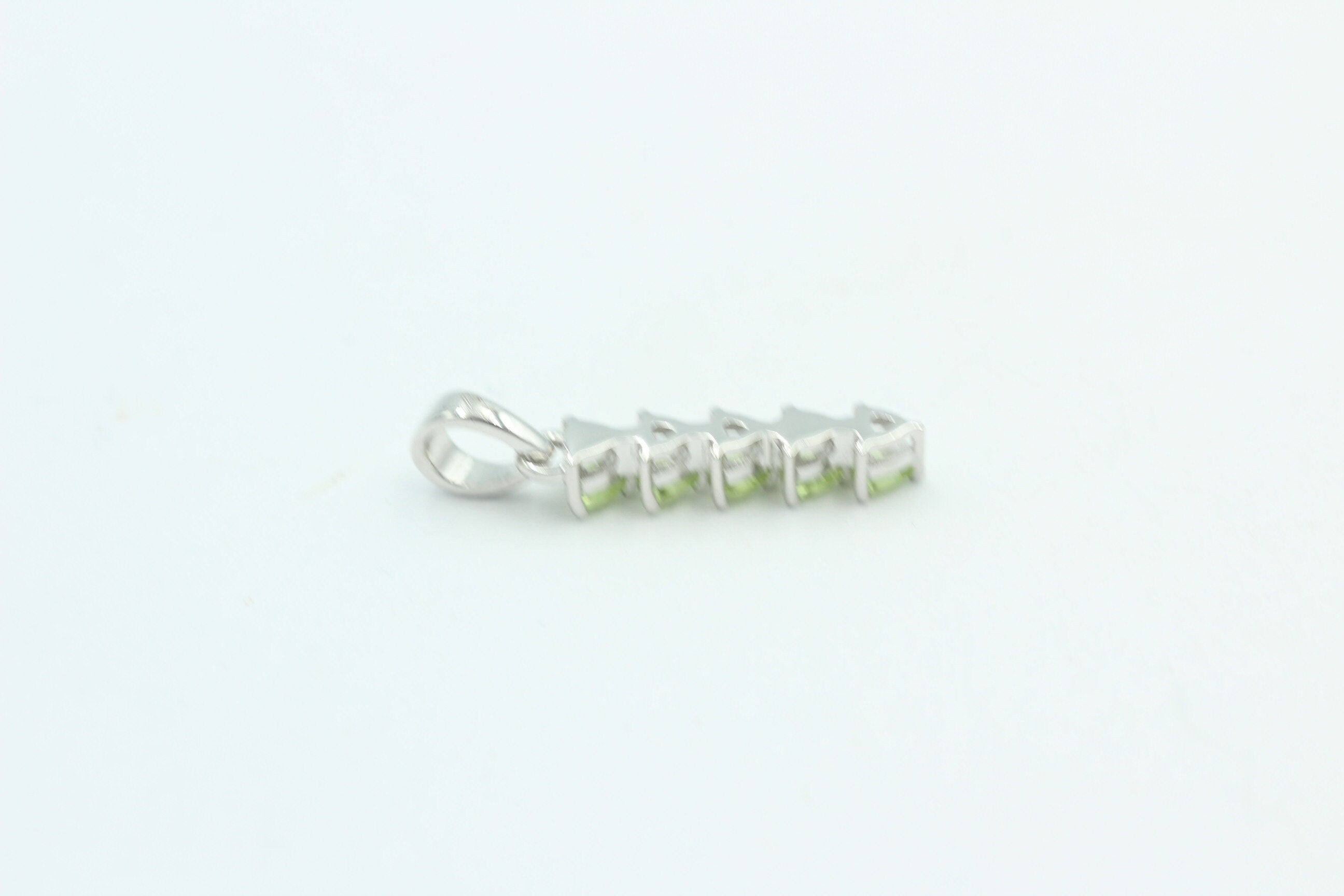 Edler 1,0 Carat Peridot Anhänger 925 Sterling Silber  Olivin