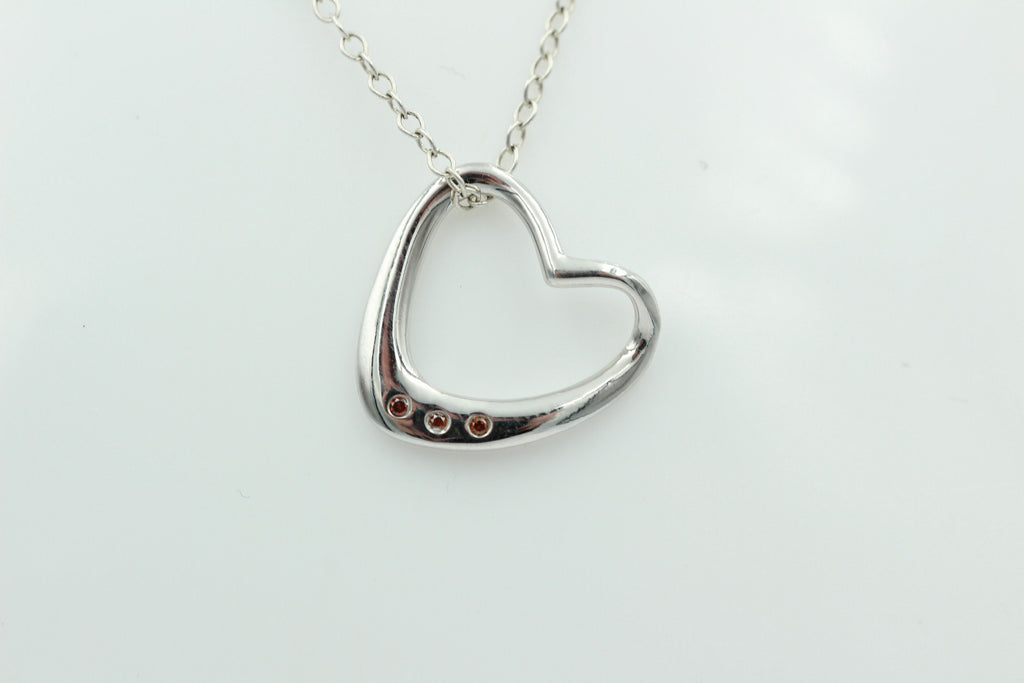 Edler 0,03 Carat roter Diamant Herzanhänger 925 Silber Herz Collier Kette