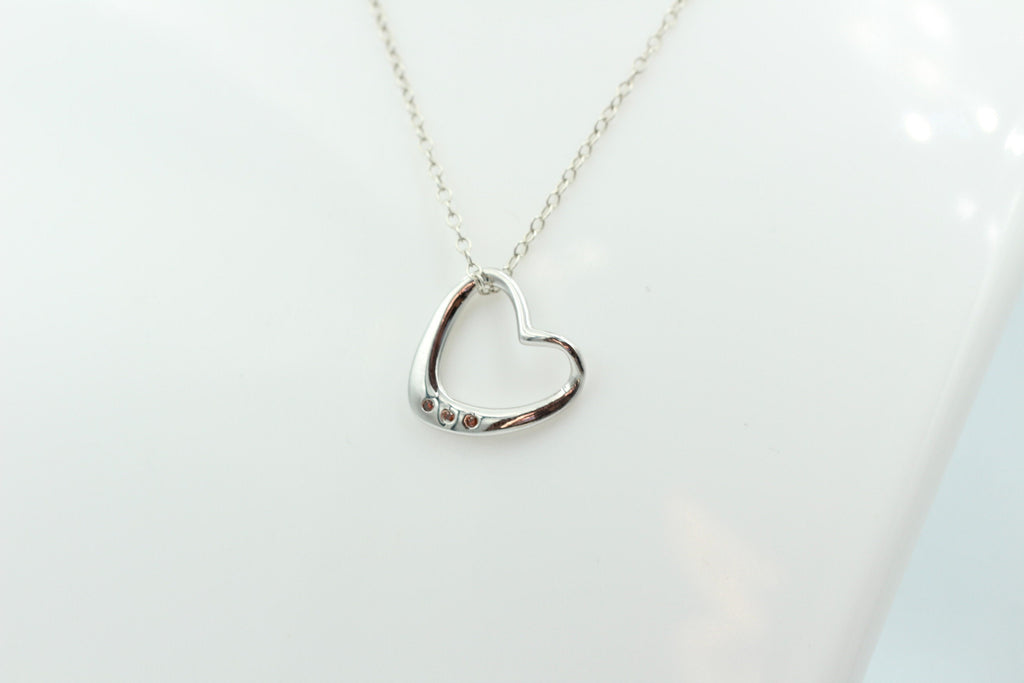 Edler 0,03 Carat roter Diamant Herzanhänger 925 Silber Herz Collier Kette