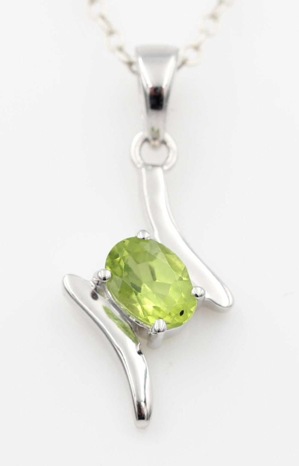 Edler 0,72 Carat maigrüner  Peridot Anhänger 925 Silber Collier Kette OIivin