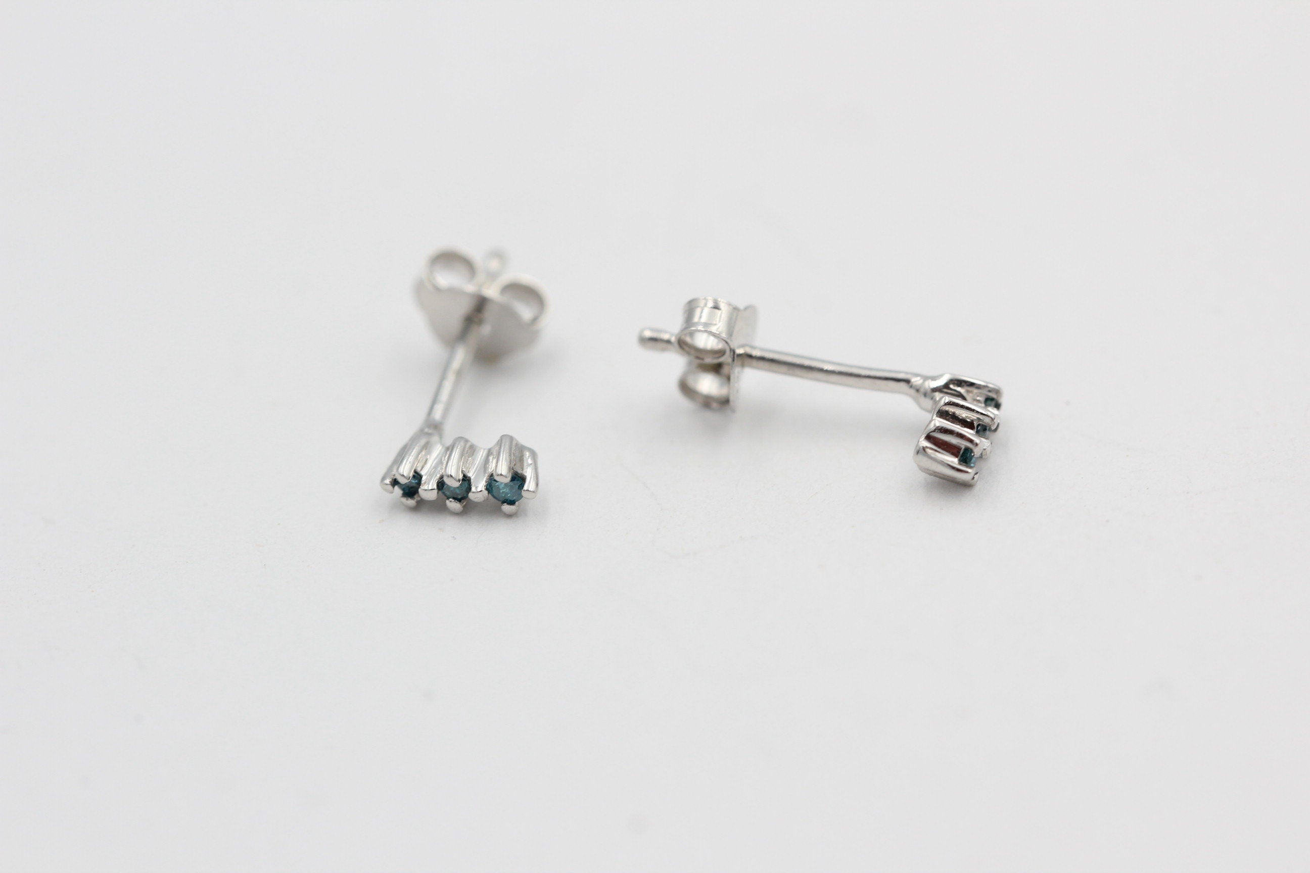 Edle 0,05 Carat blauer Diamant Ohrstecker 925 Silber Diamantohrstecker I2 - I3