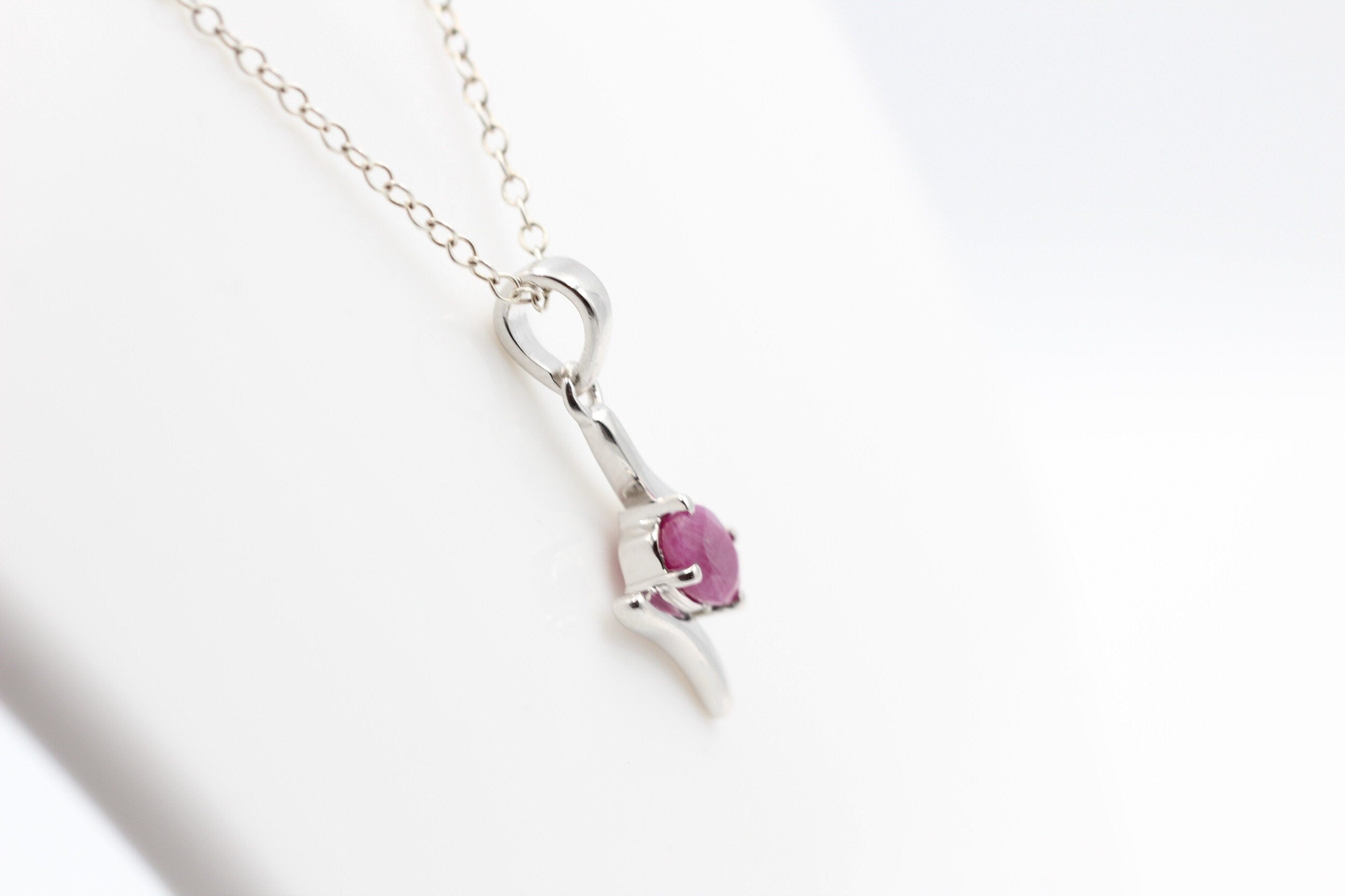 0,72 Carat Rubin Anhänger 925 Silber  Rubinanhänger Schmuckstück