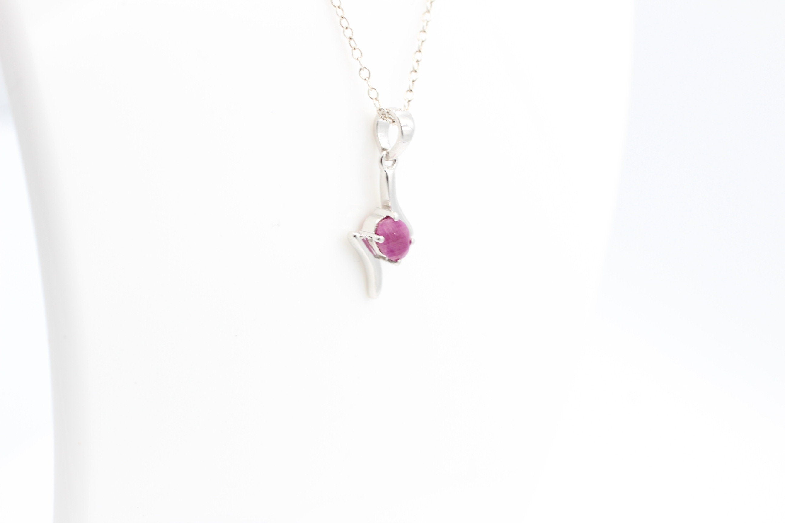 0,72 Carat Rubin Anhänger 925 Silber  Rubinanhänger Schmuckstück