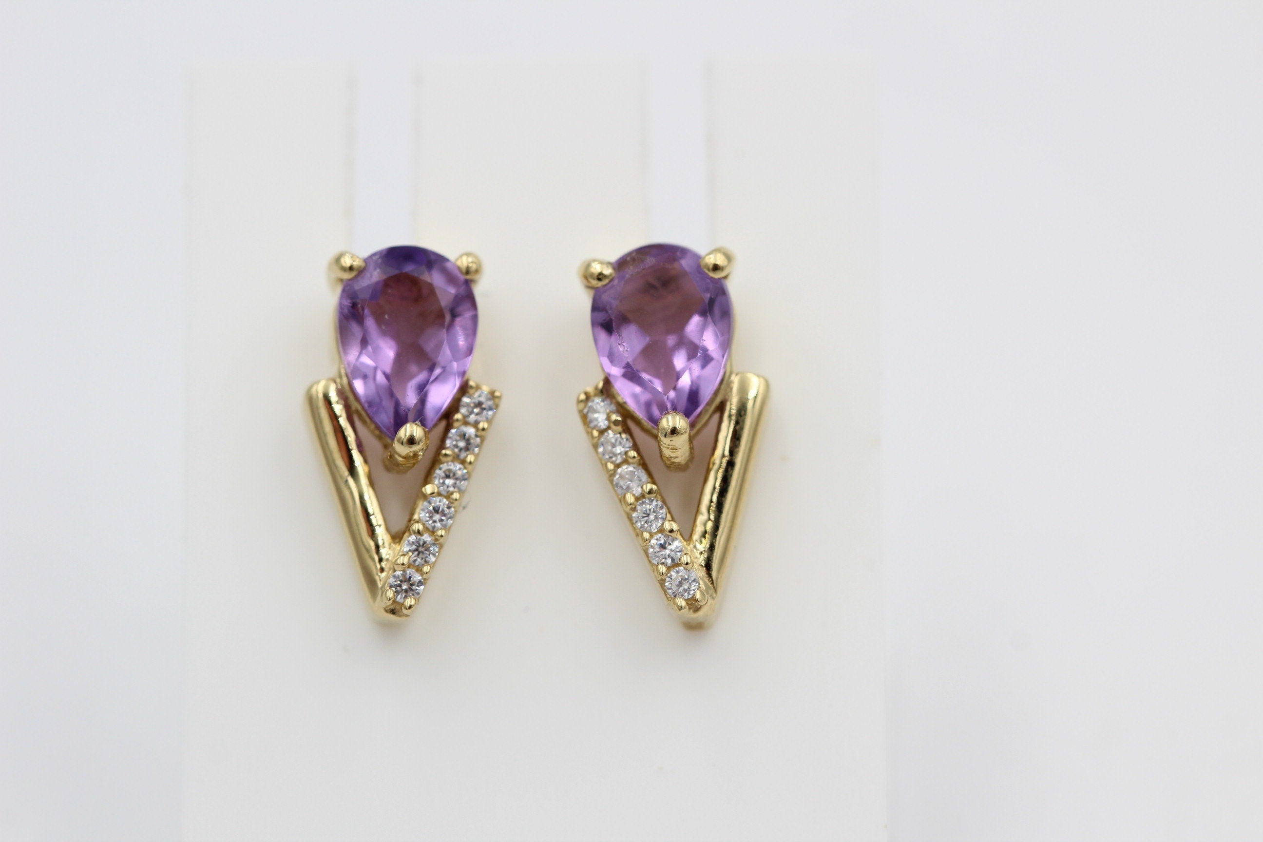 1,44 Carat brasilianischer Amethyst Design Ohrstecker 925 Silber vergoldet Top