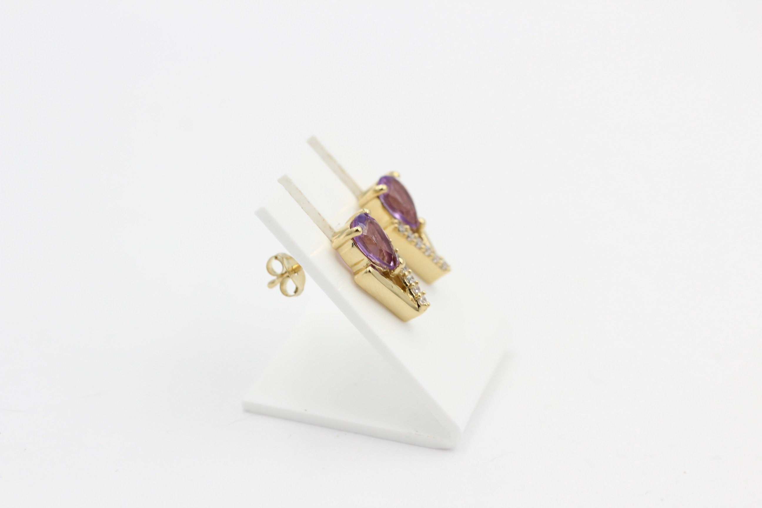 1,44 Carat brasilianischer Amethyst Design Ohrstecker 925 Silber vergoldet Top