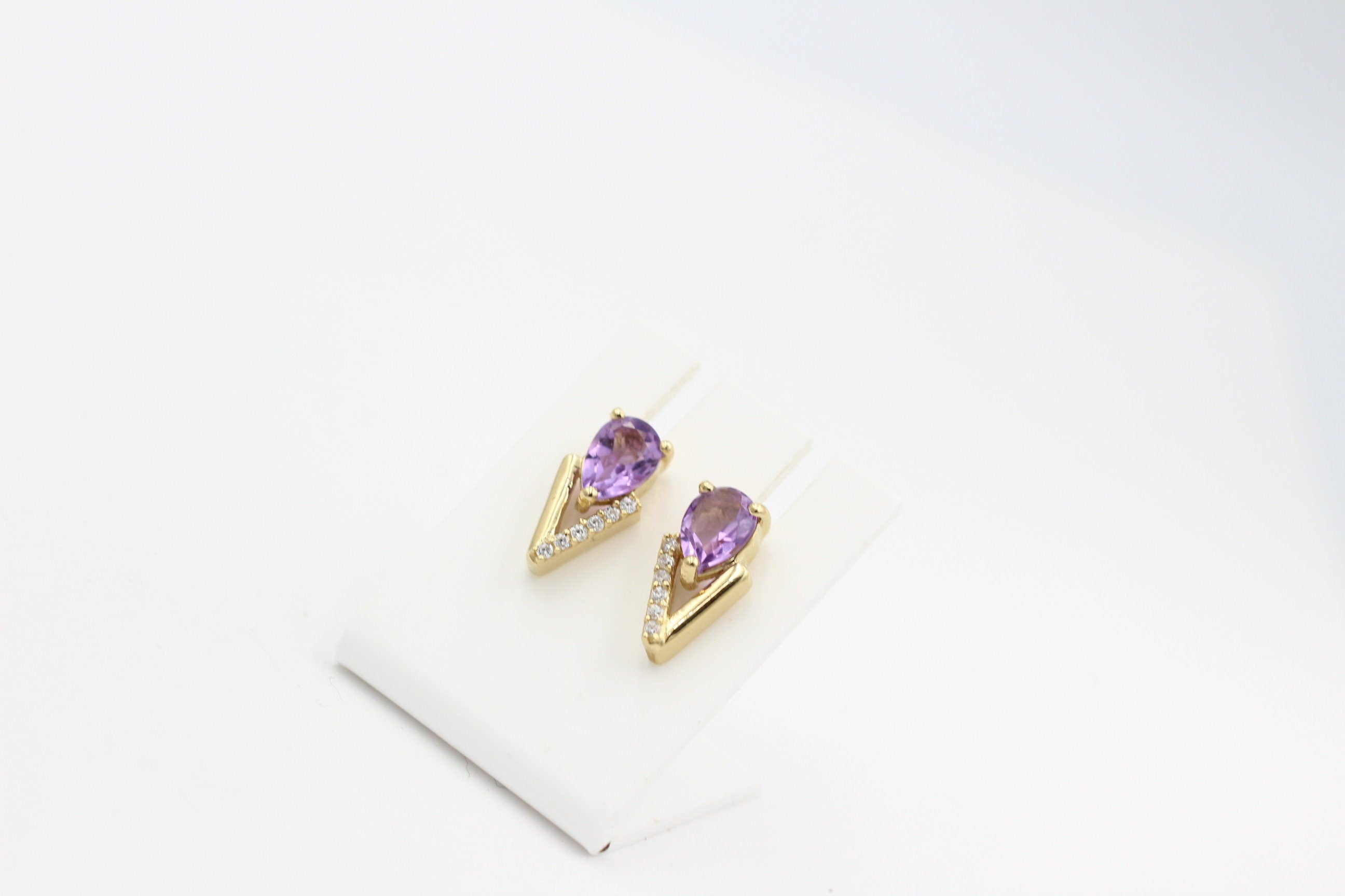1,44 Carat brasilianischer Amethyst Design Ohrstecker 925 Silber vergoldet Top