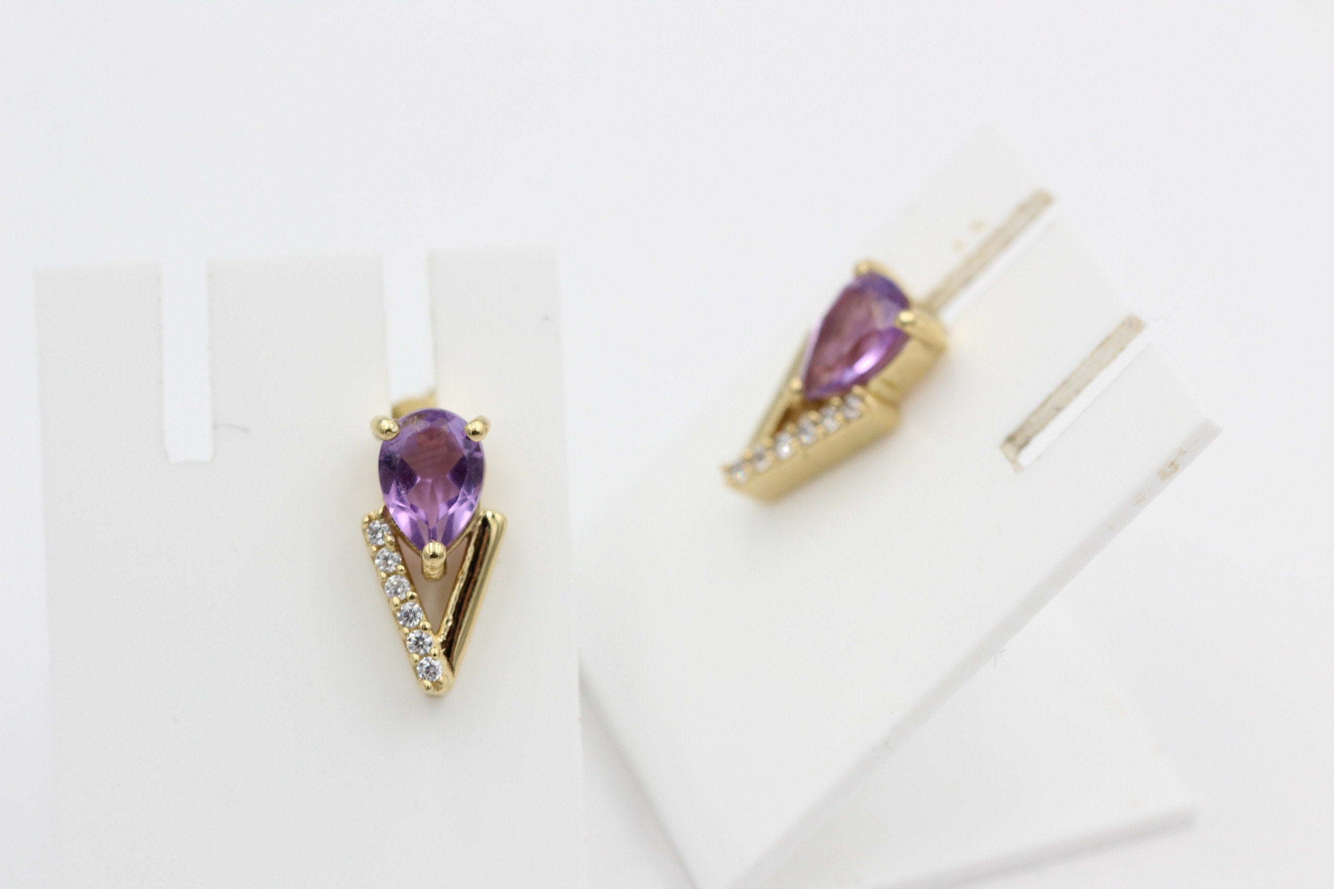 1,44 Carat brasilianischer Amethyst Design Ohrstecker 925 Silber vergoldet Top