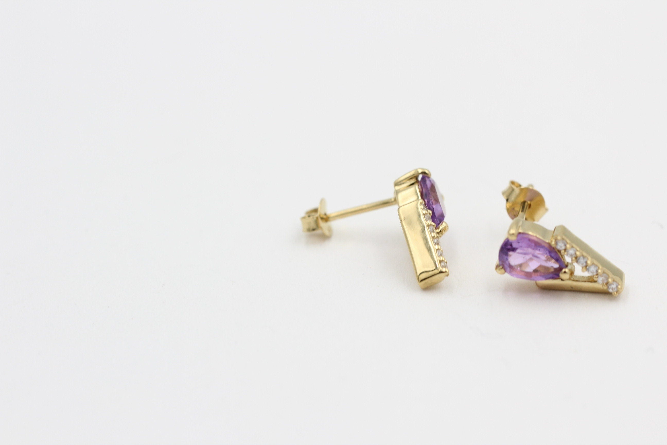 1,44 Carat brasilianischer Amethyst Design Ohrstecker 925 Silber vergoldet Top