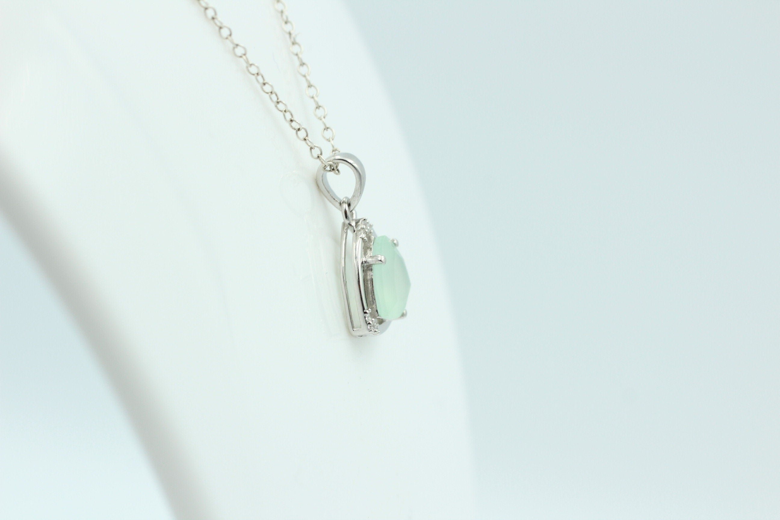 2,26 Carat Aqua Calcedon mit Zirkonia 925 Silber Kette Wassercalcedon Top