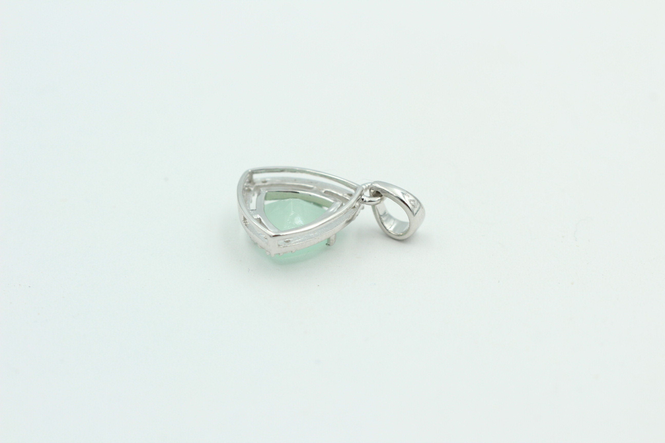 2,26 Carat Aqua Calcedon mit Zirkonia 925 Silber Kette Wassercalcedon Top