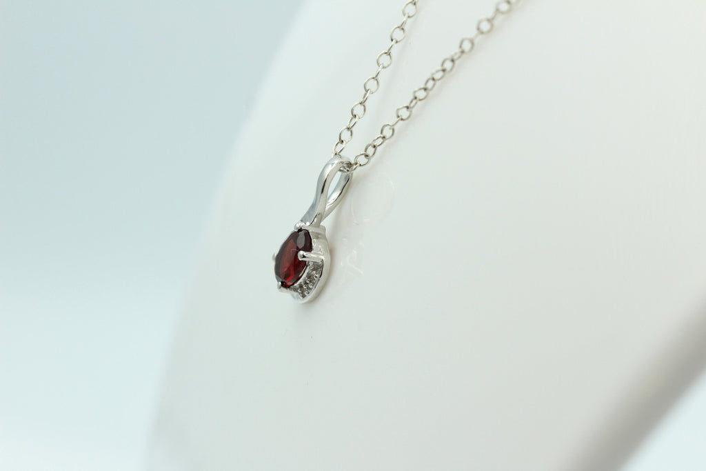 1,12 Carat blutroter Granat  Anhänger 925 Silber  mit Zirkonia