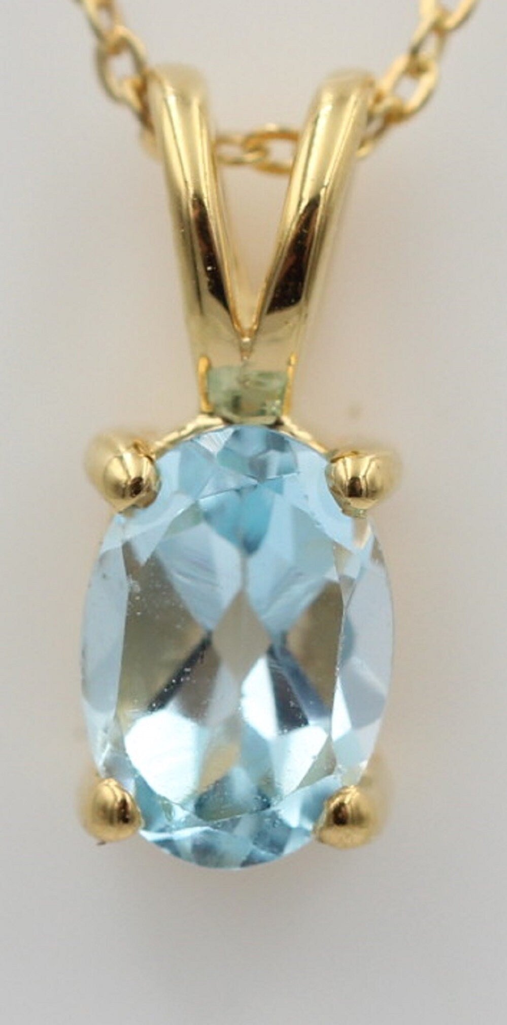 0,78 Carat leuchtender Blautopas Anhänger 925 Silber Collier Kette vergoldet