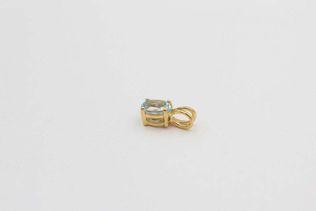 0,78 Carat leuchtender Blautopas Anhänger 925 Silber Collier Kette vergoldet